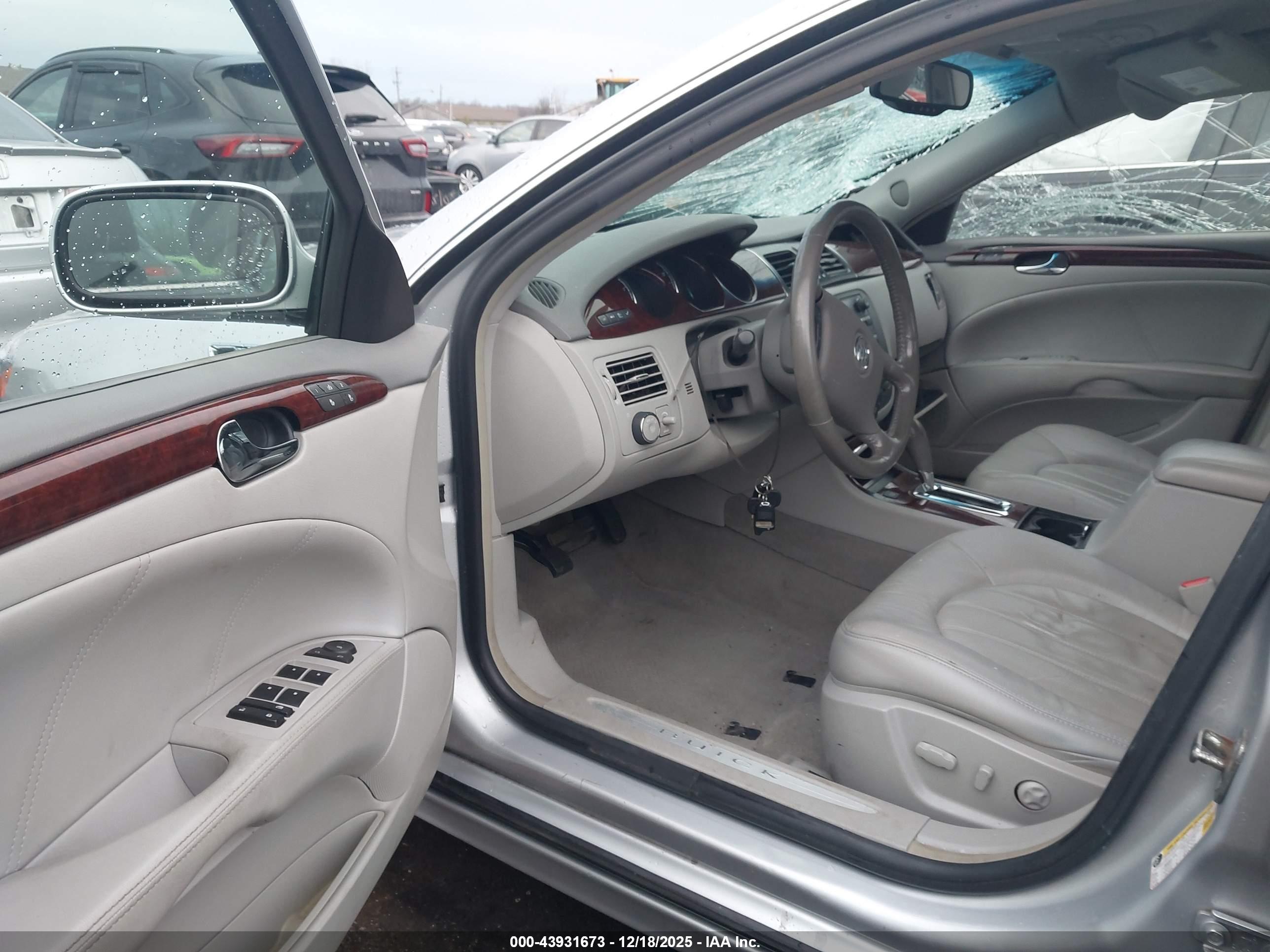BUICK LUCERNE image 5