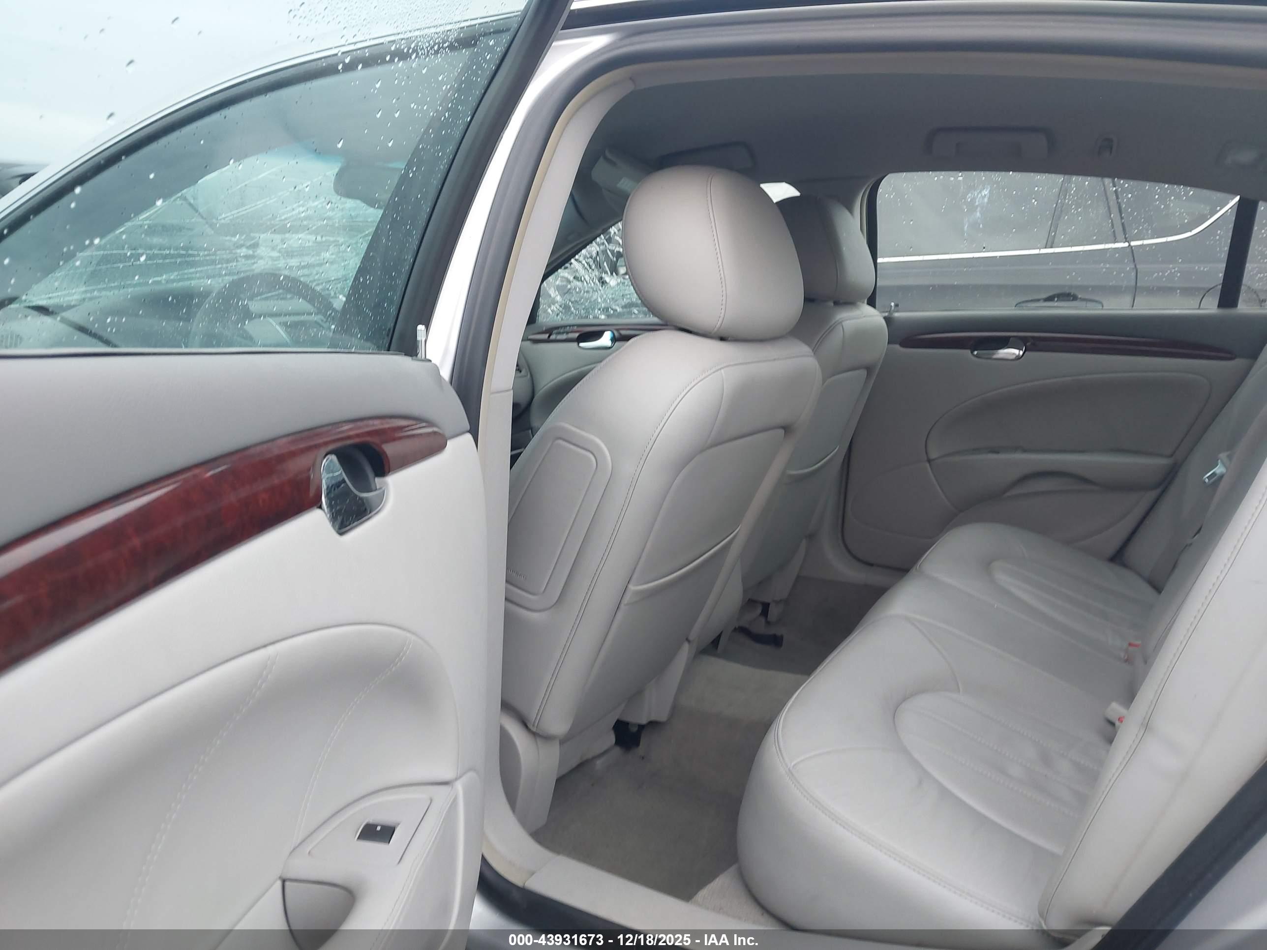 BUICK LUCERNE image 8