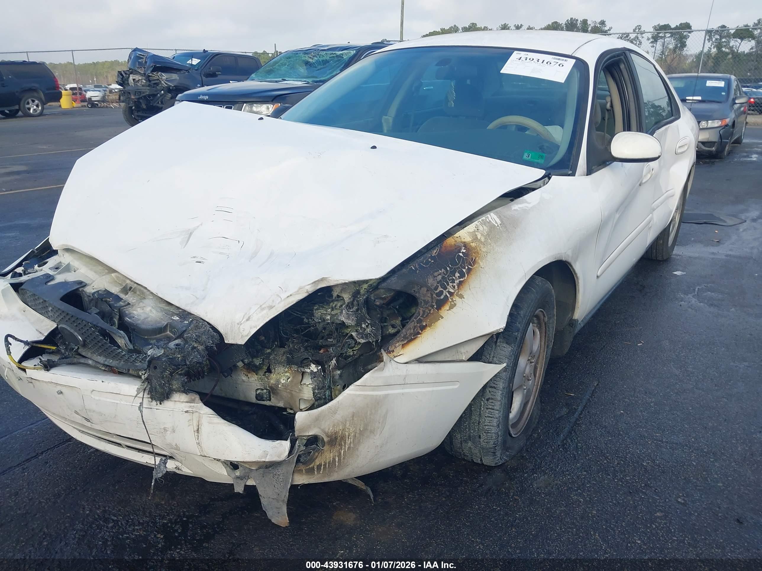 FORD TAURUS image 6