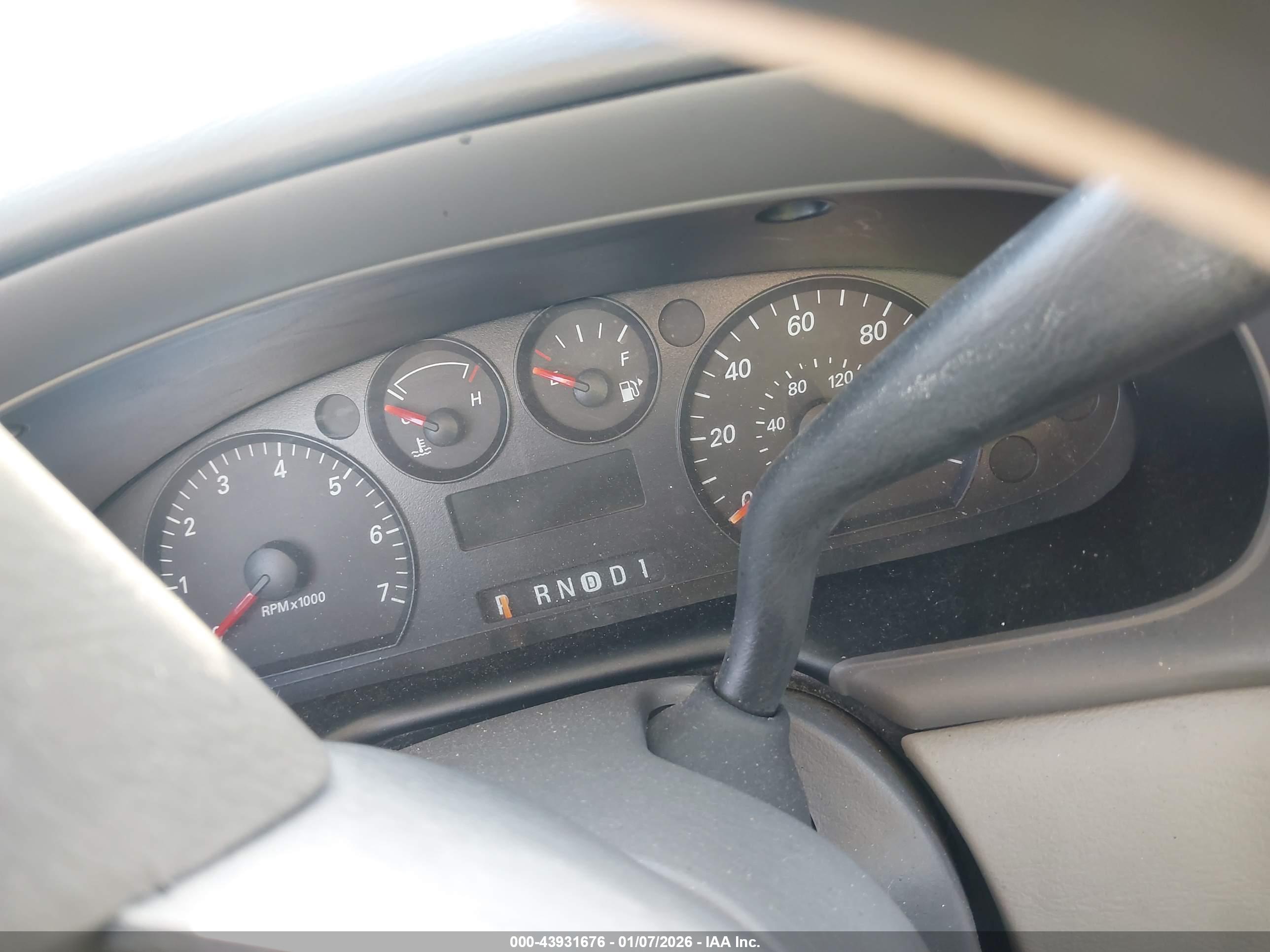 FORD TAURUS image 7