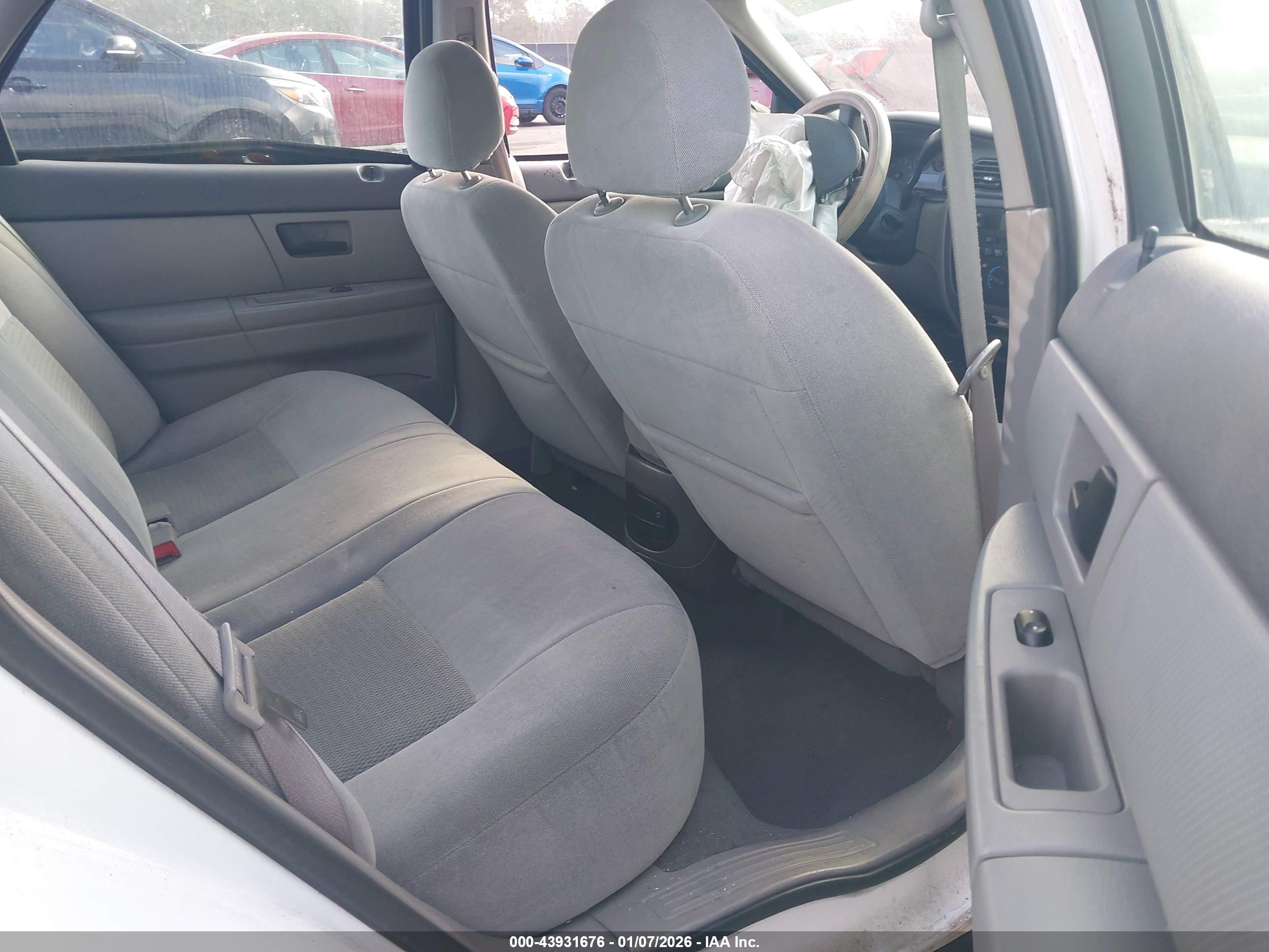 FORD TAURUS image 8