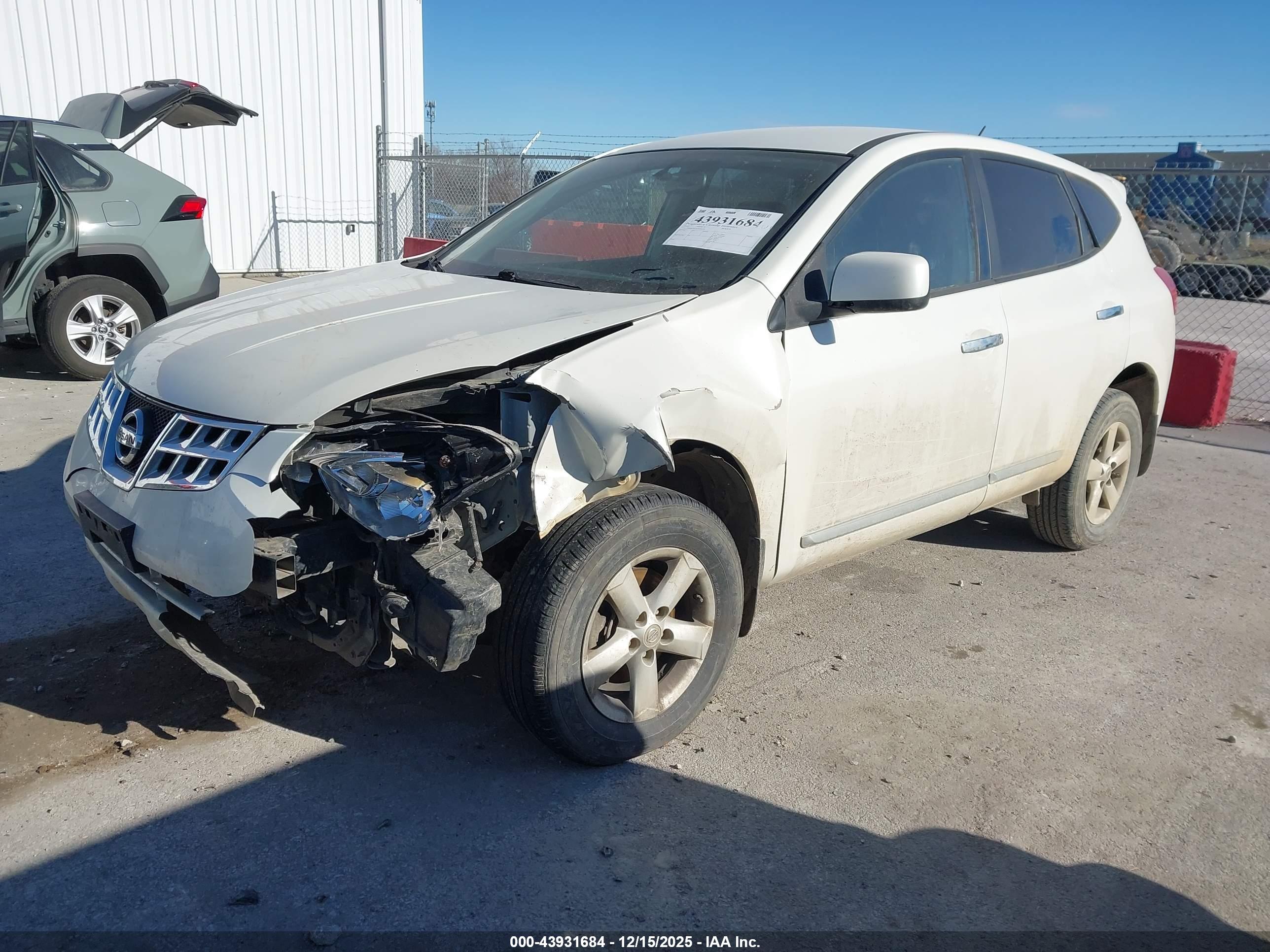 NISSAN ROGUE image 2