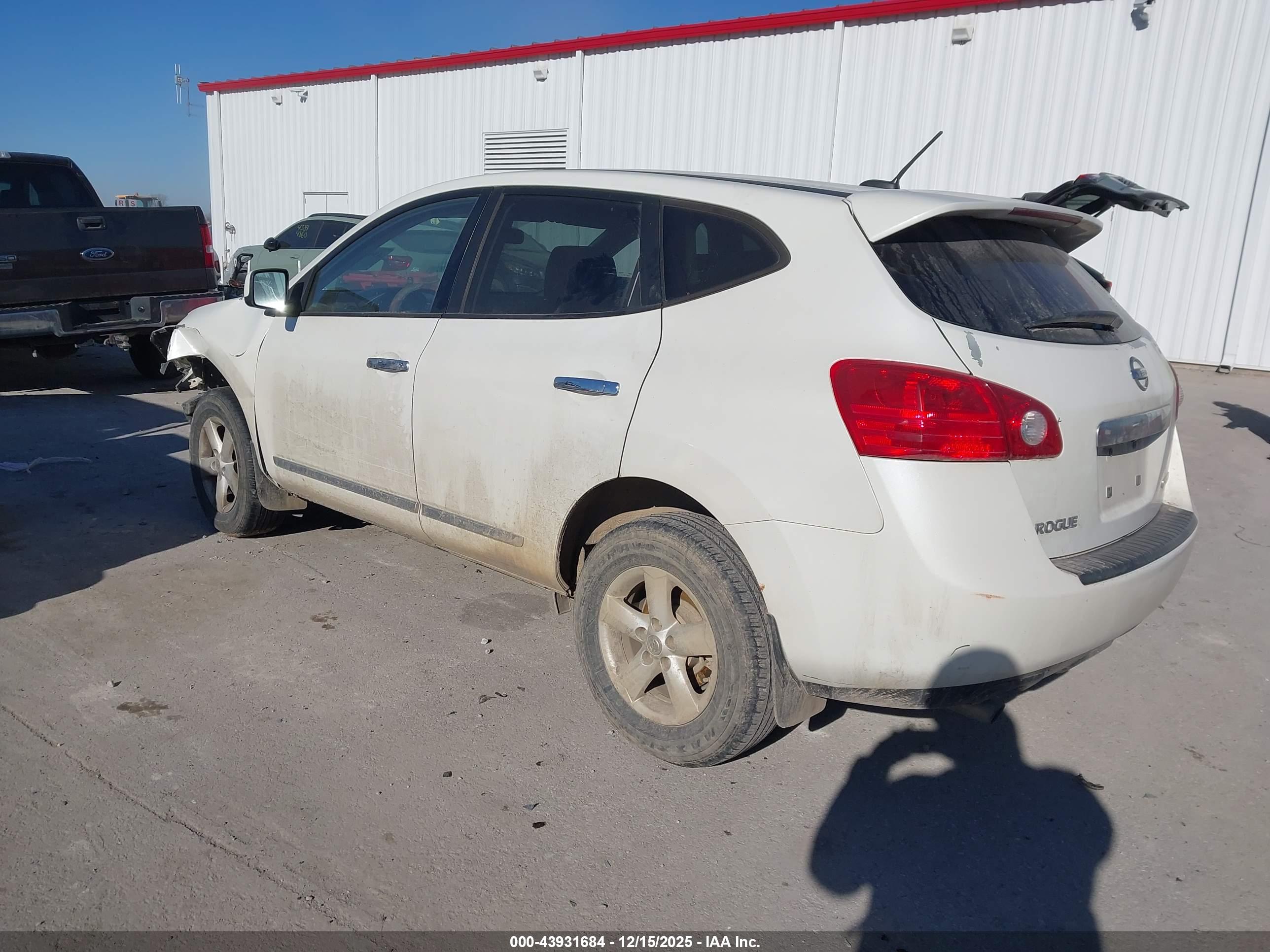 NISSAN ROGUE image 3