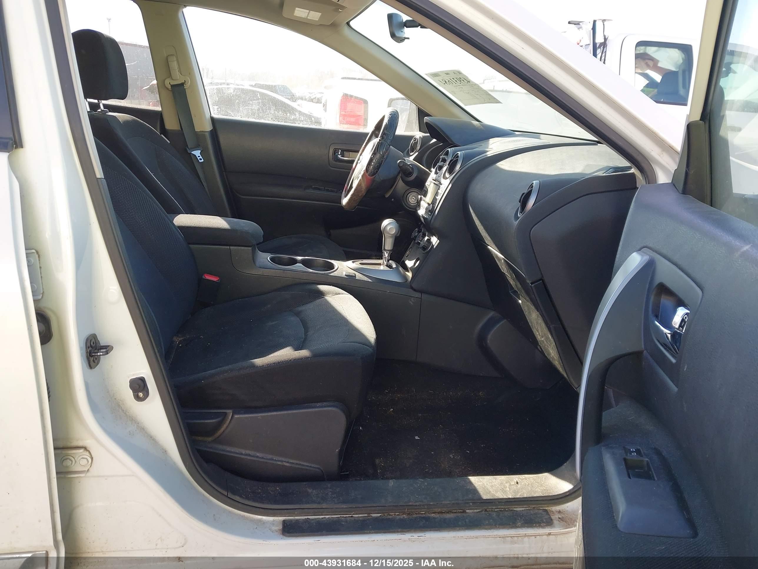 NISSAN ROGUE image 5