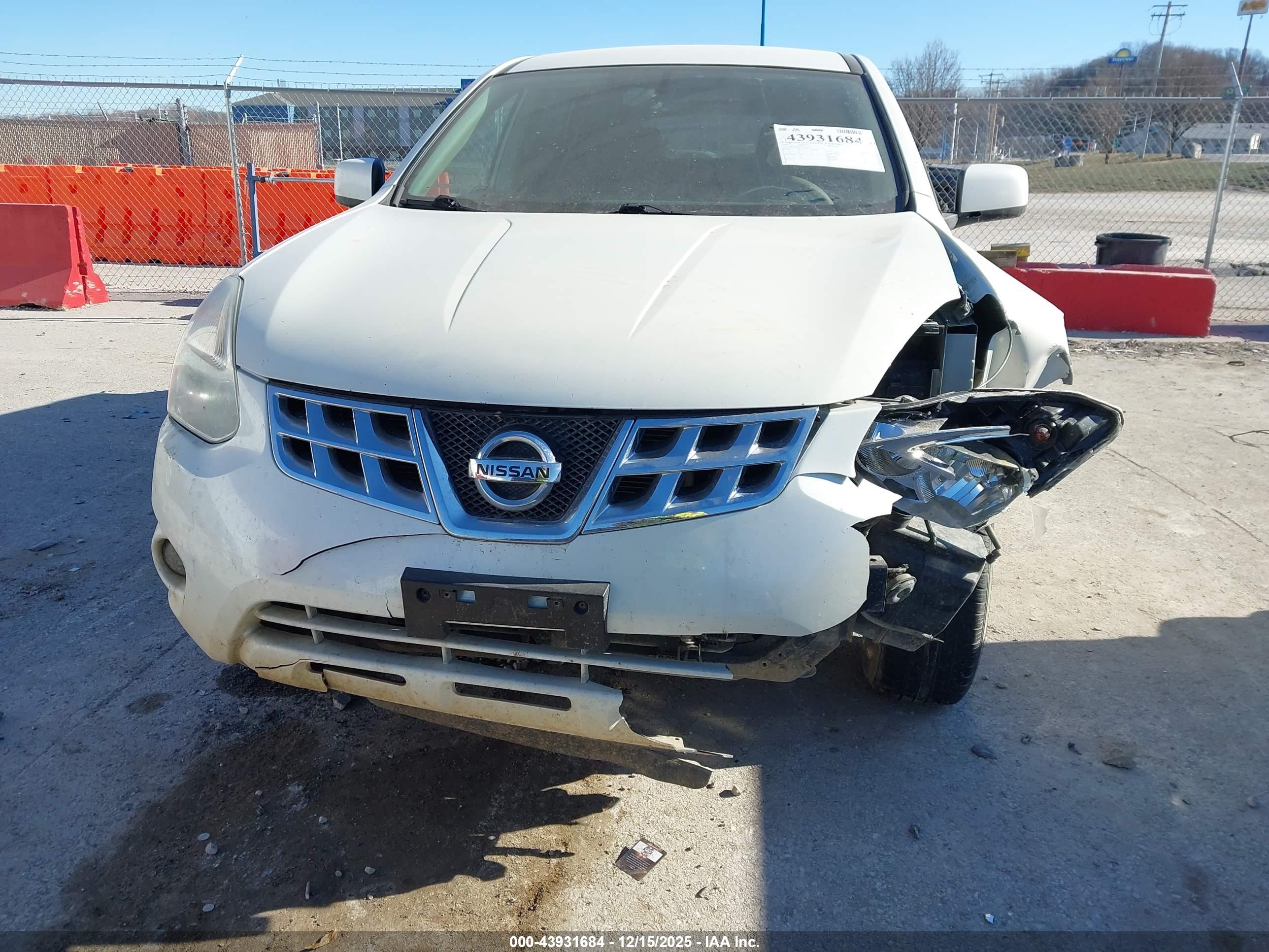 NISSAN ROGUE image 6