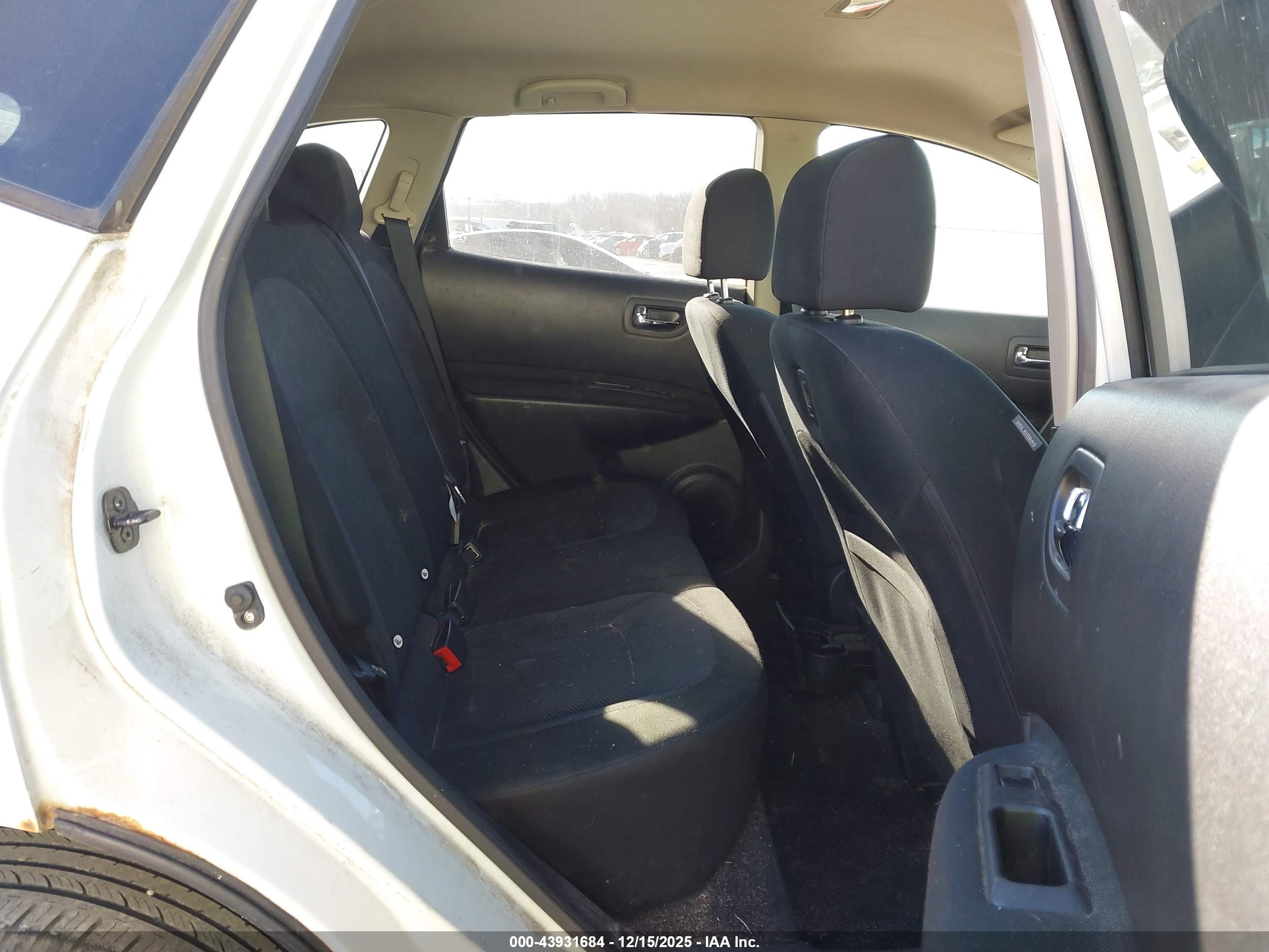 NISSAN ROGUE image 8