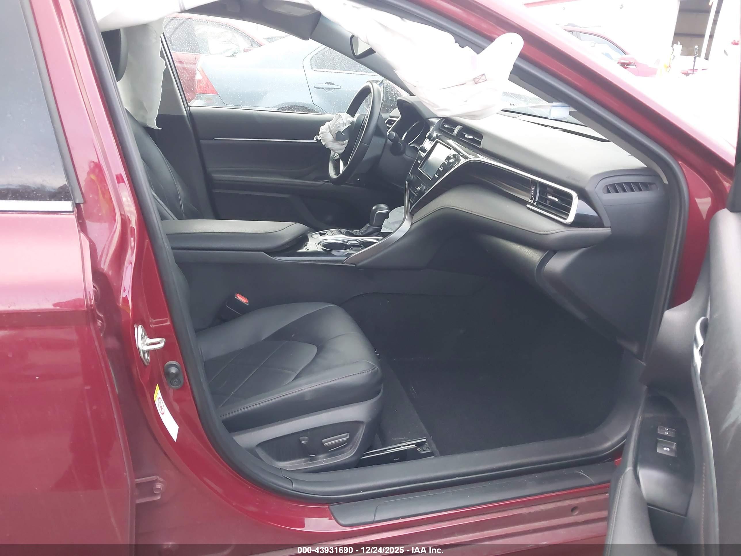 TOYOTA CAMRY image 5