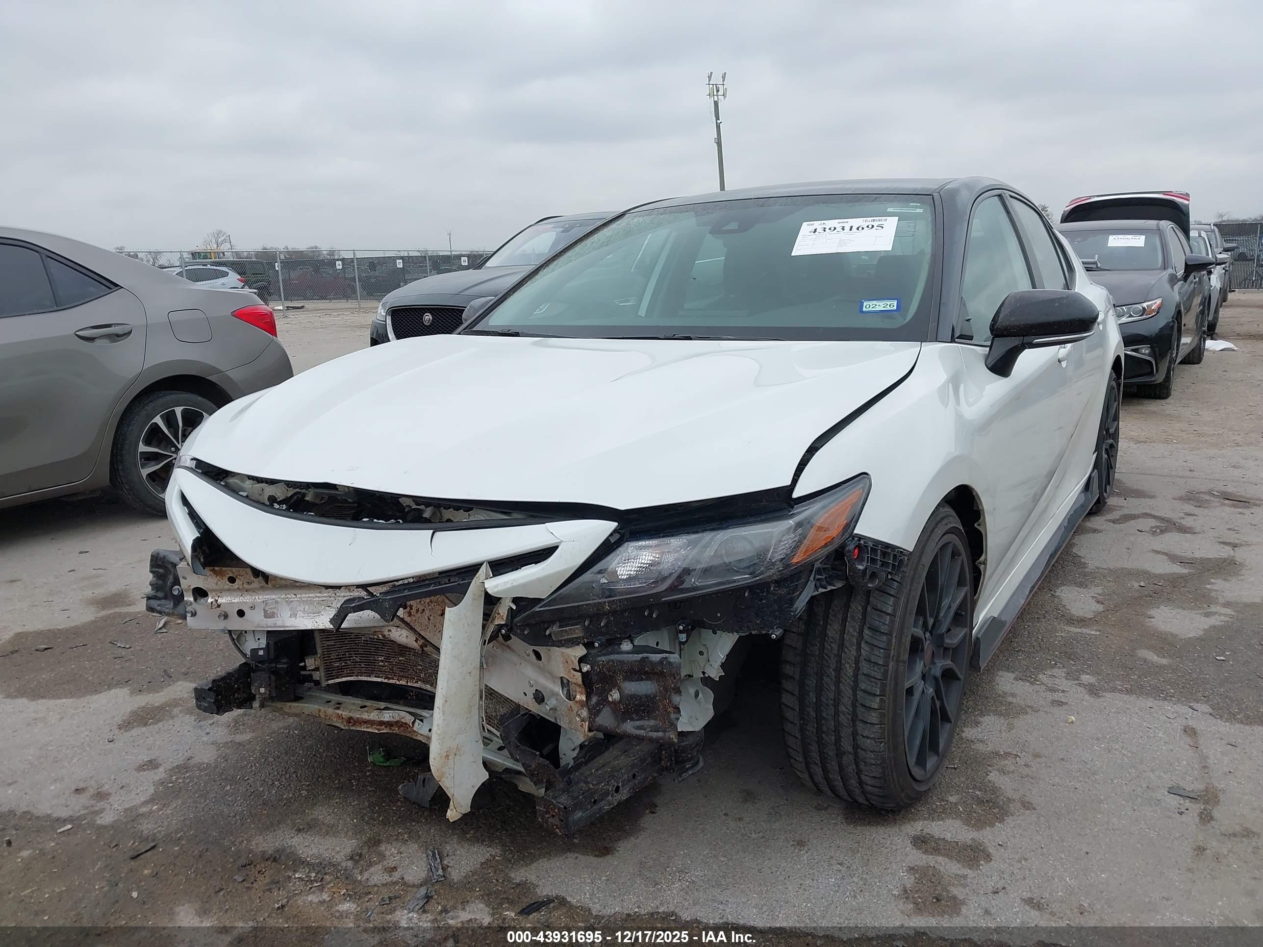 TOYOTA CAMRY image 2