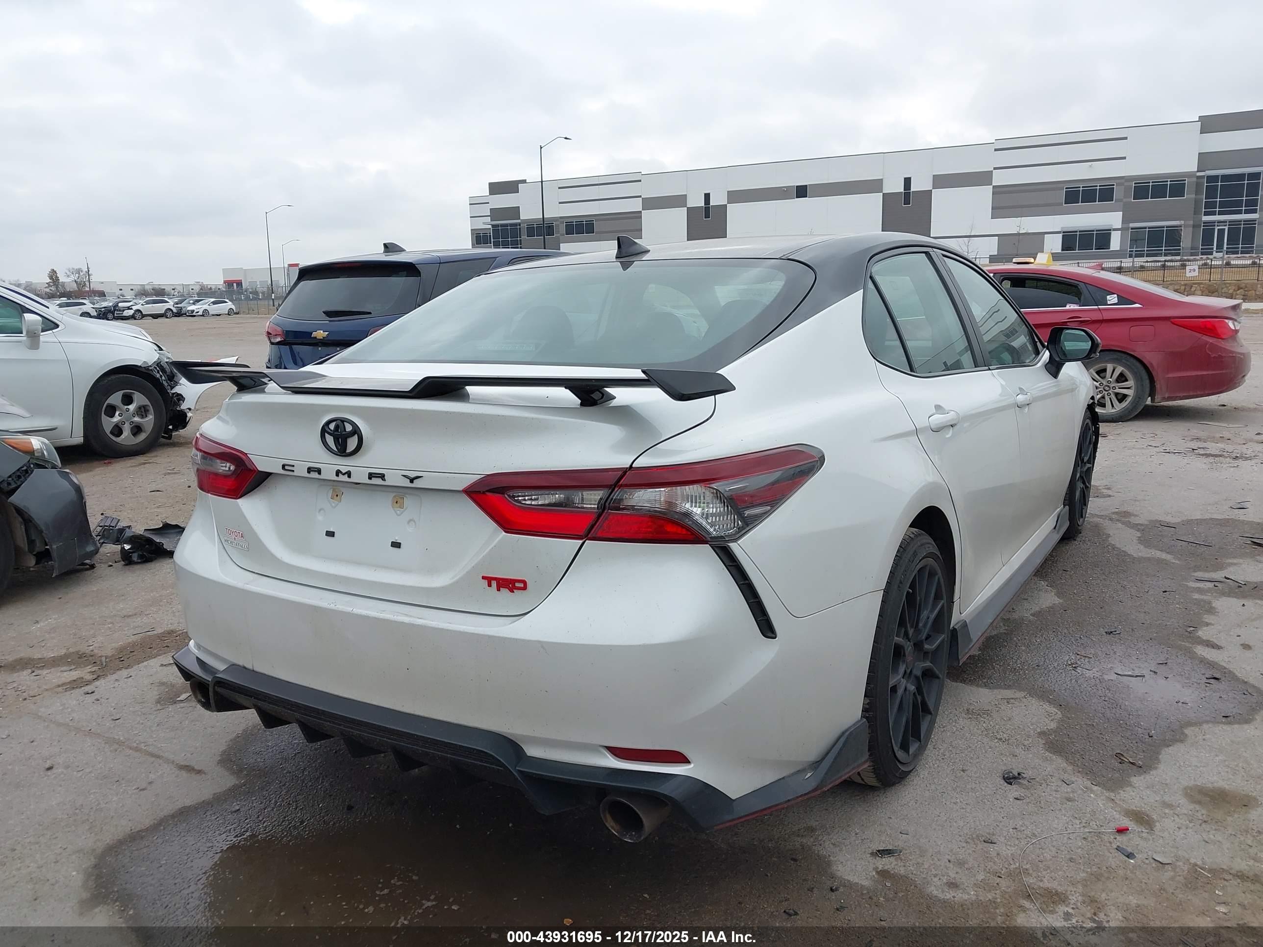 TOYOTA CAMRY image 4