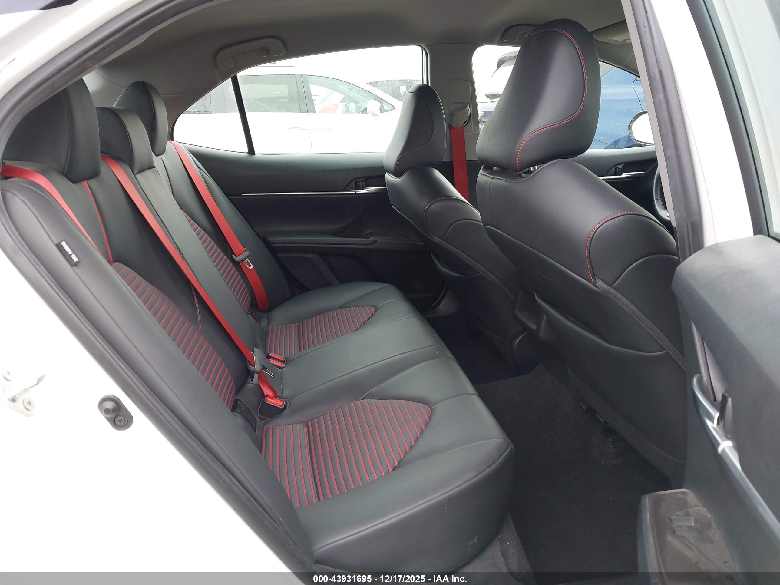 TOYOTA CAMRY image 8