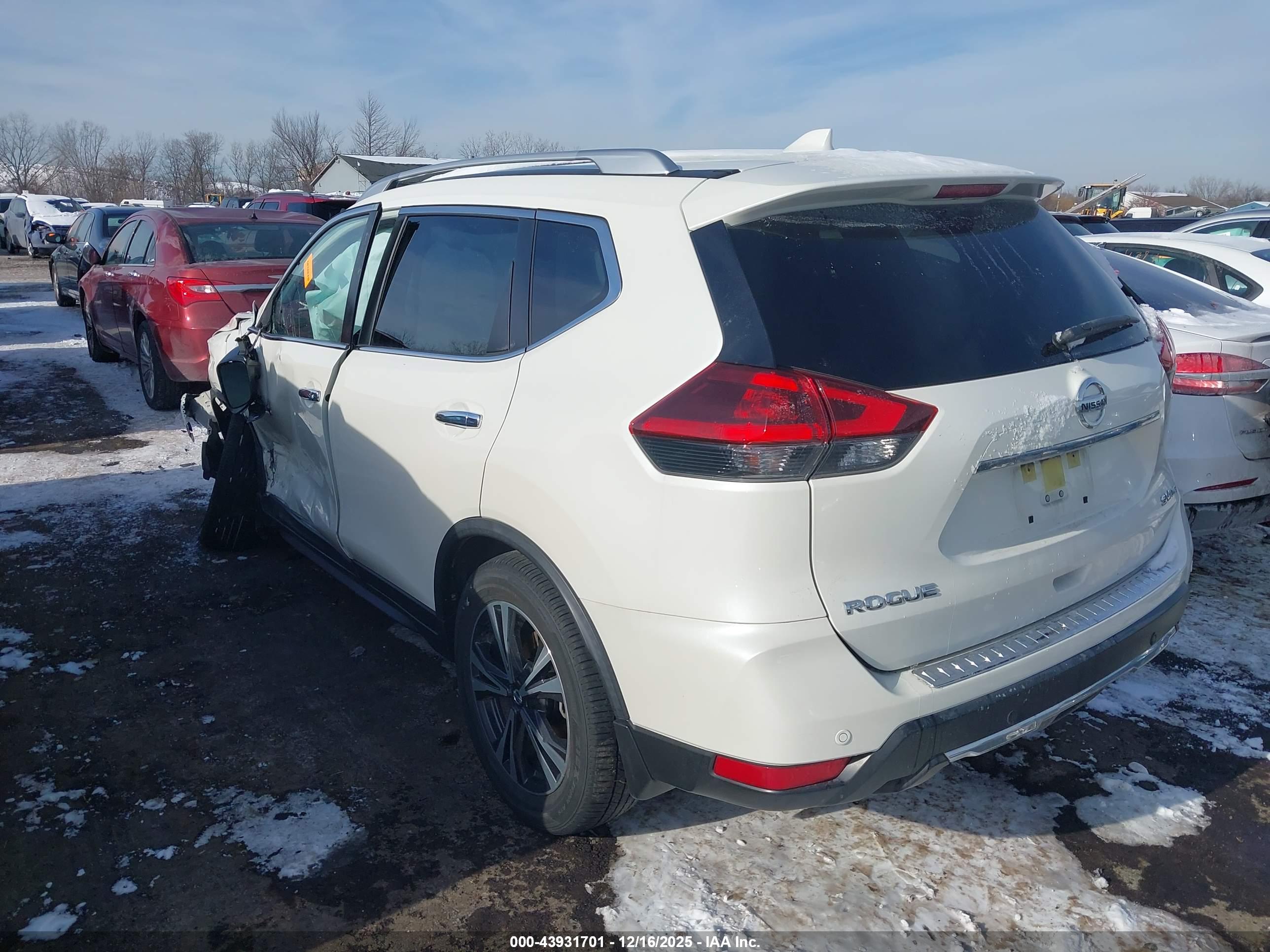 NISSAN ROGUE image 3