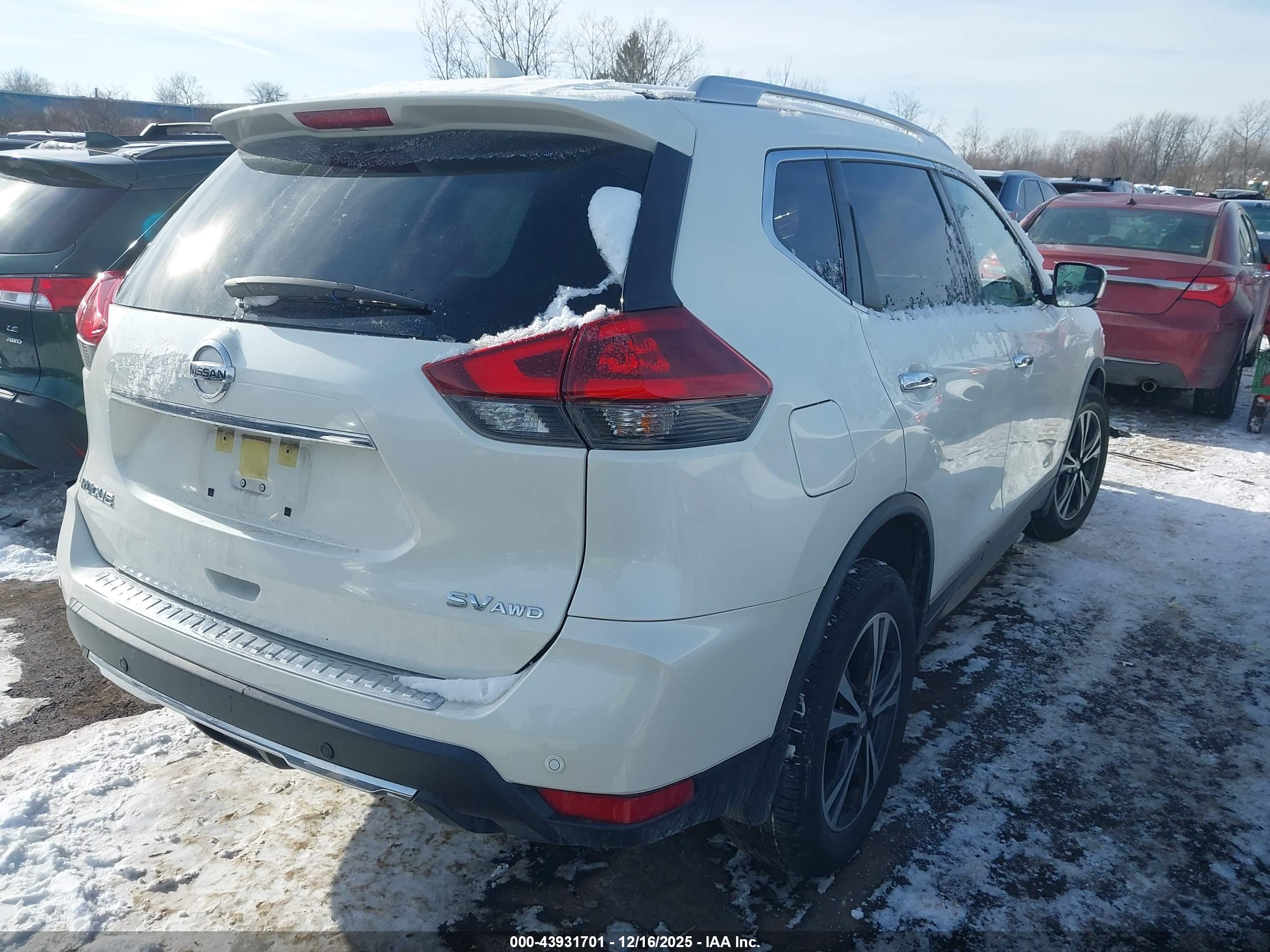 NISSAN ROGUE image 4