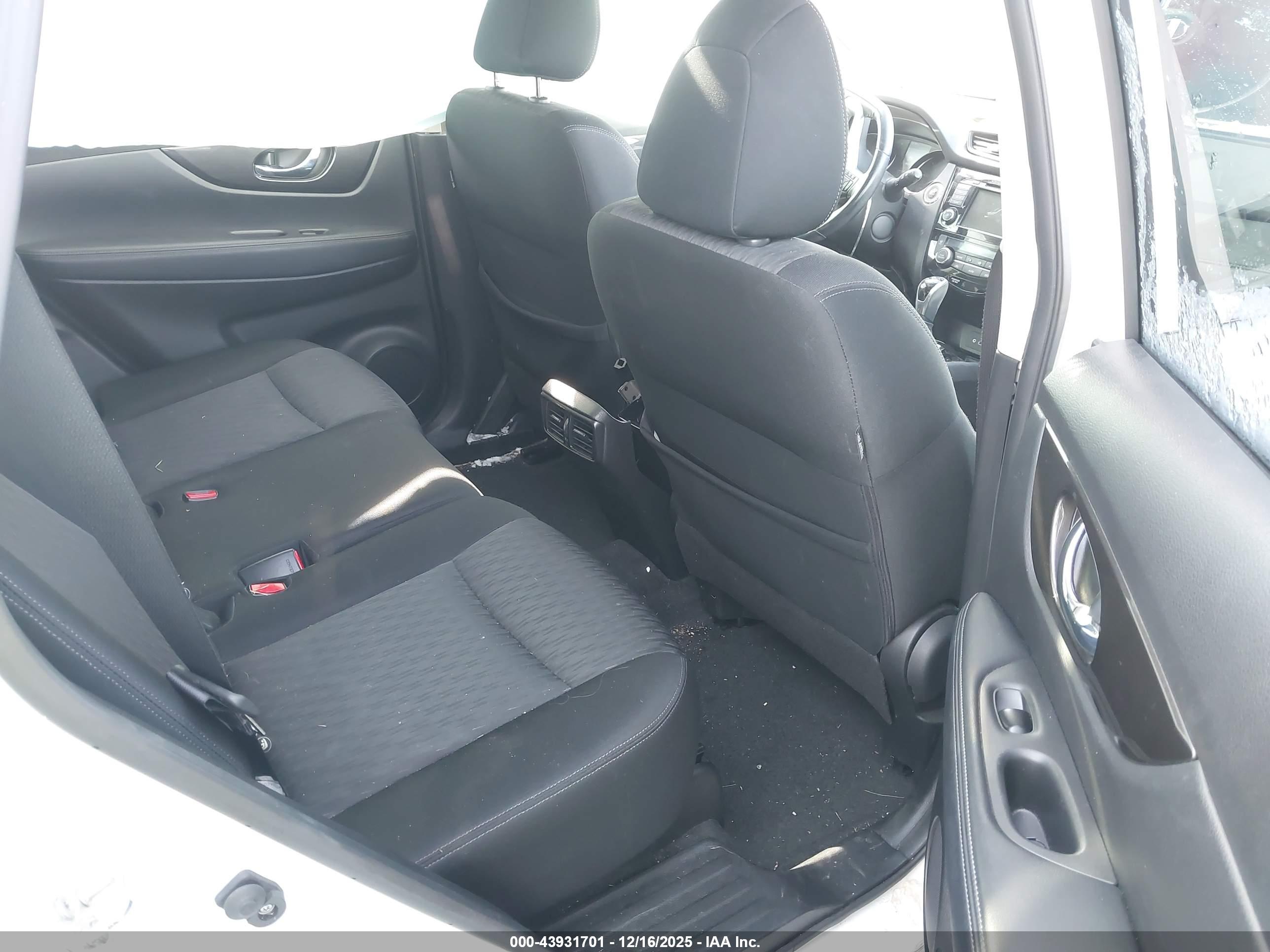 NISSAN ROGUE image 8
