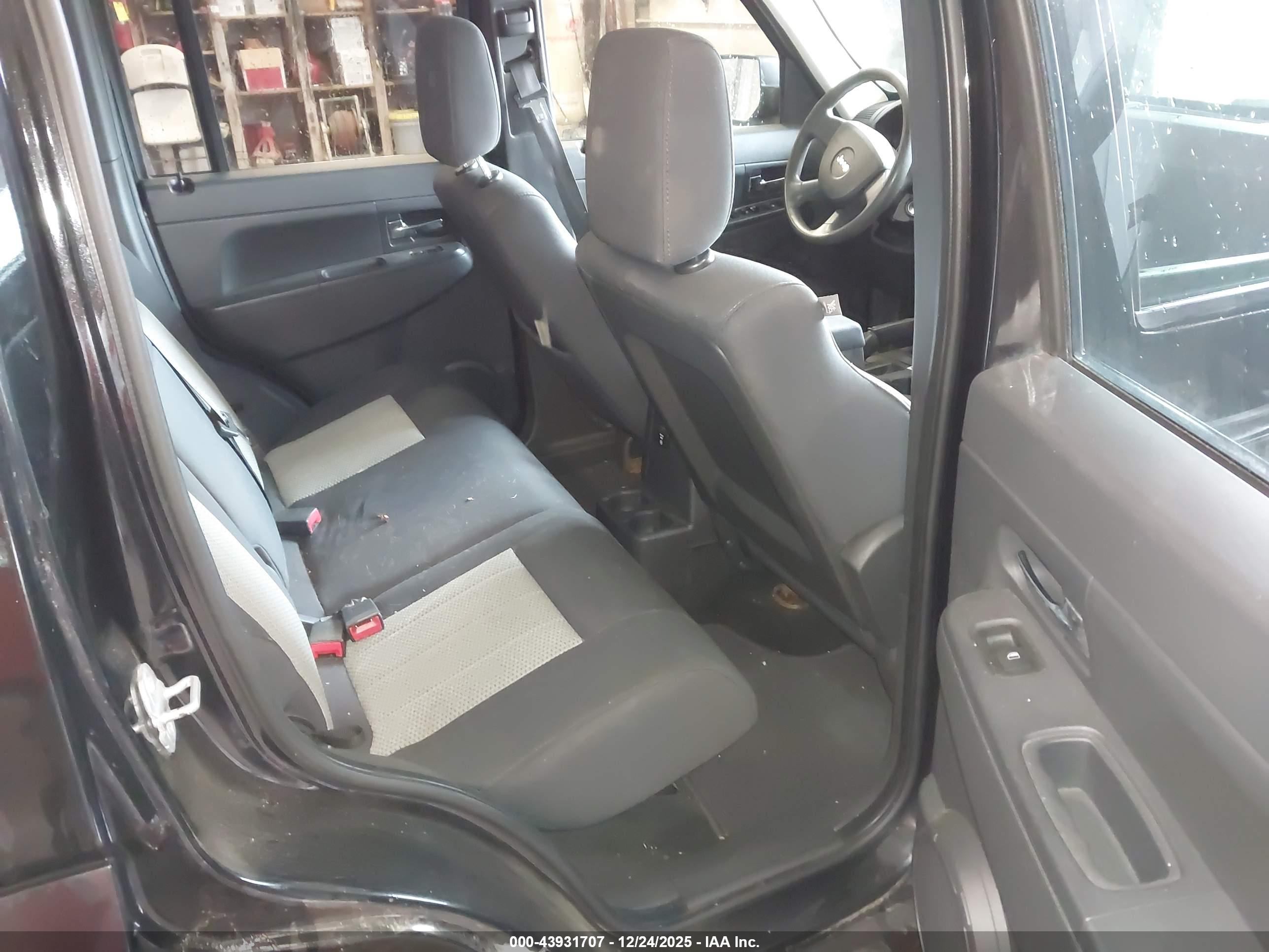 JEEP LIBERTY image 8