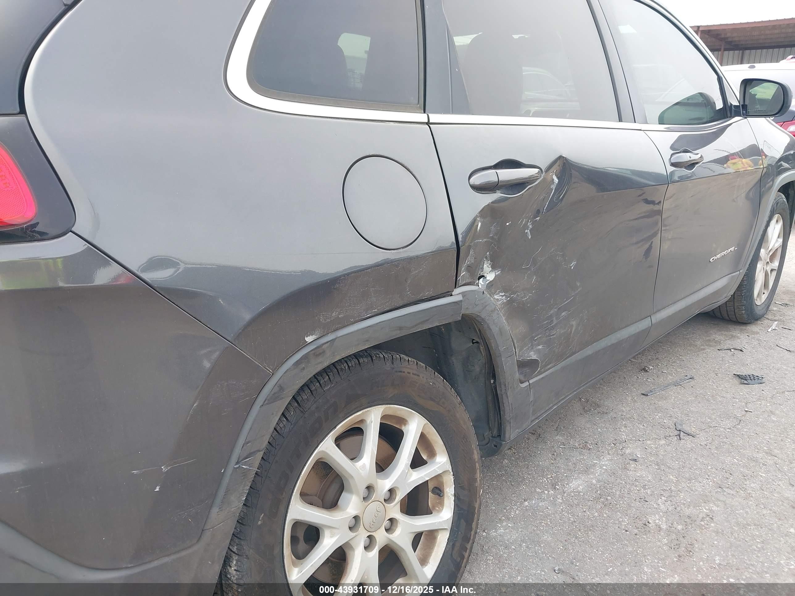 JEEP CHEROKEE image 6
