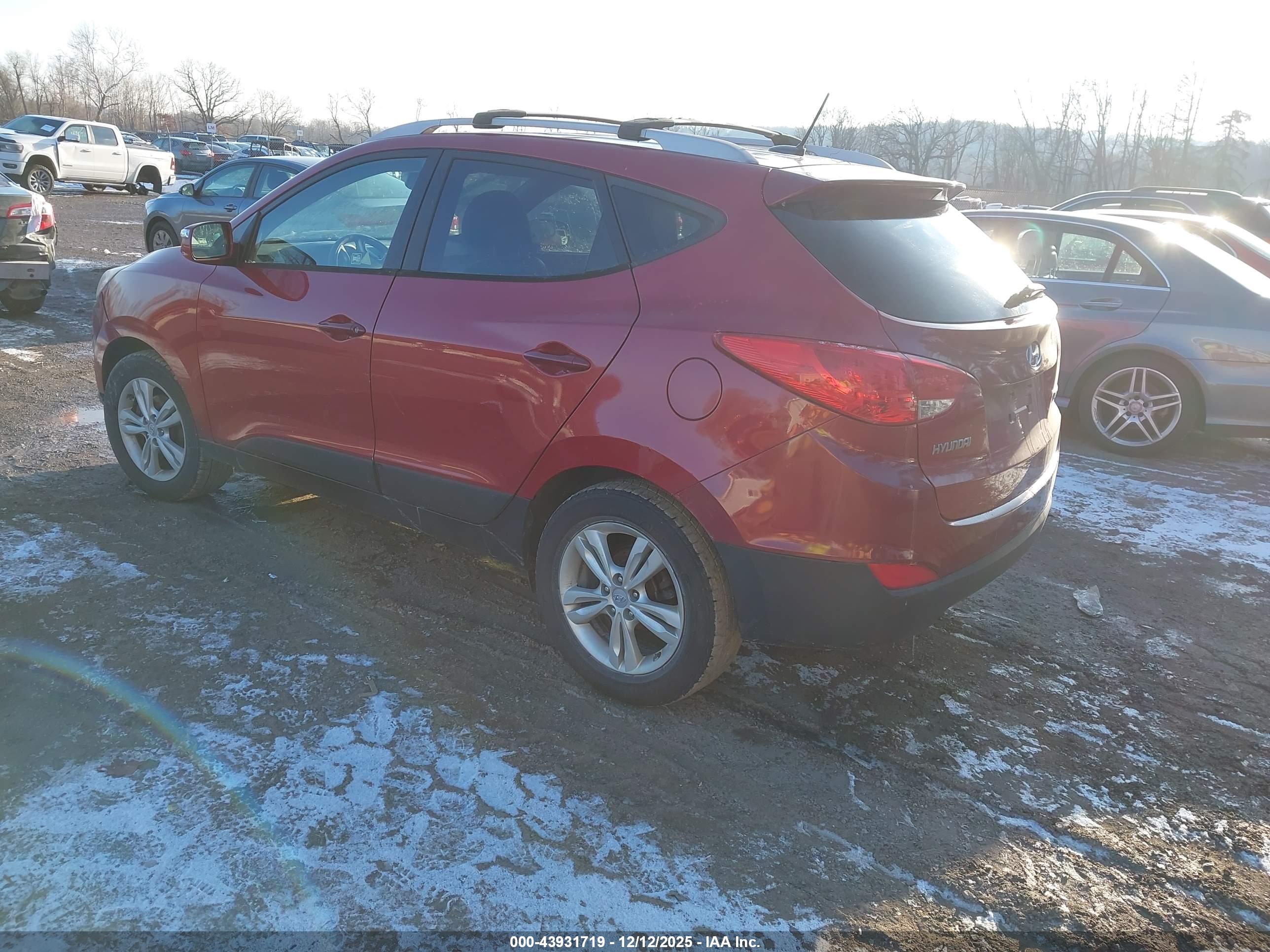 HYUNDAI TUCSON image 3