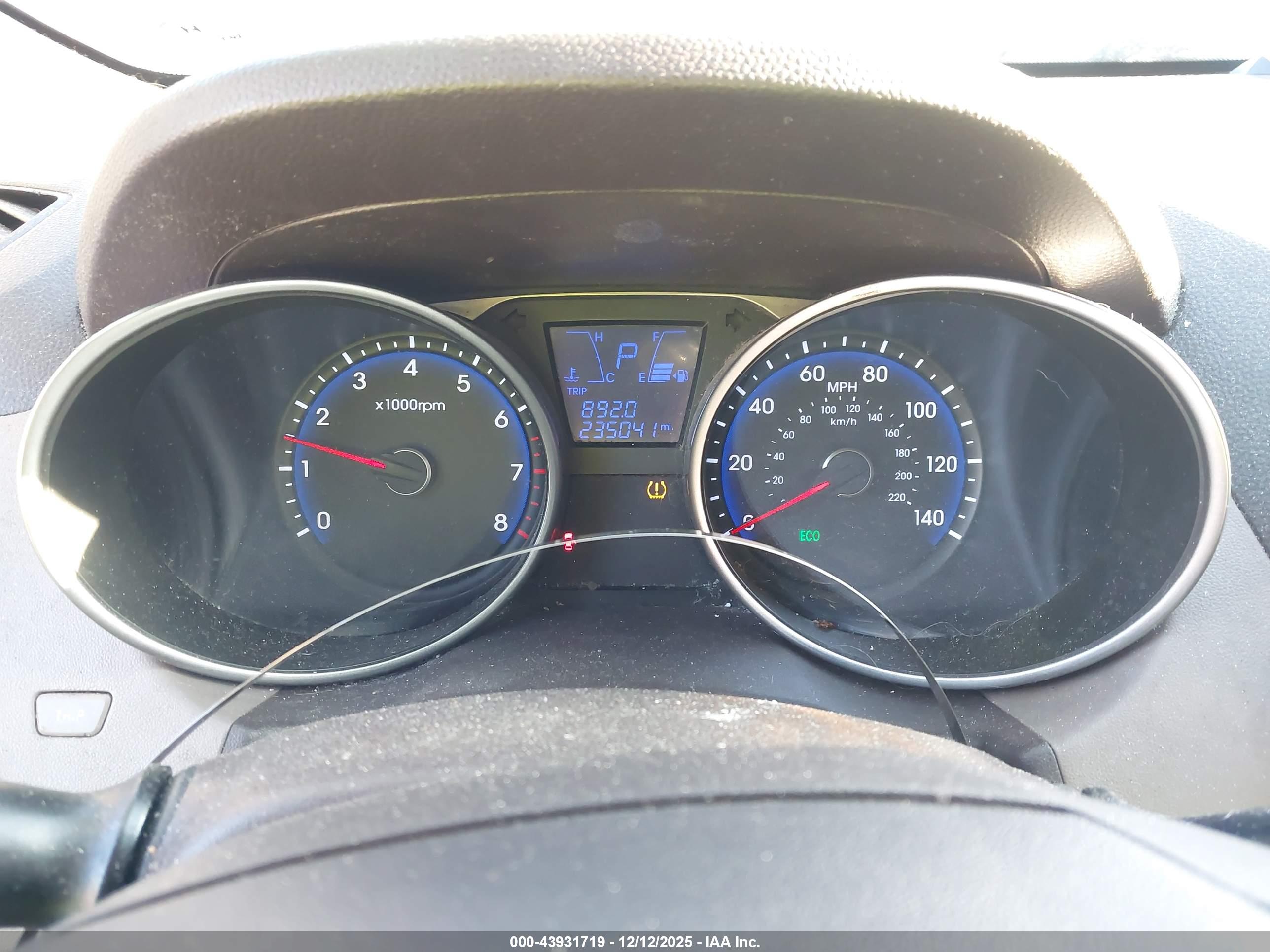HYUNDAI TUCSON image 7