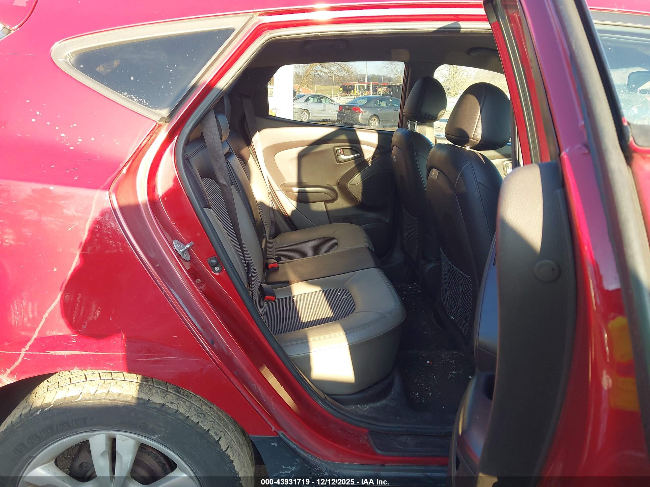 HYUNDAI TUCSON image 8