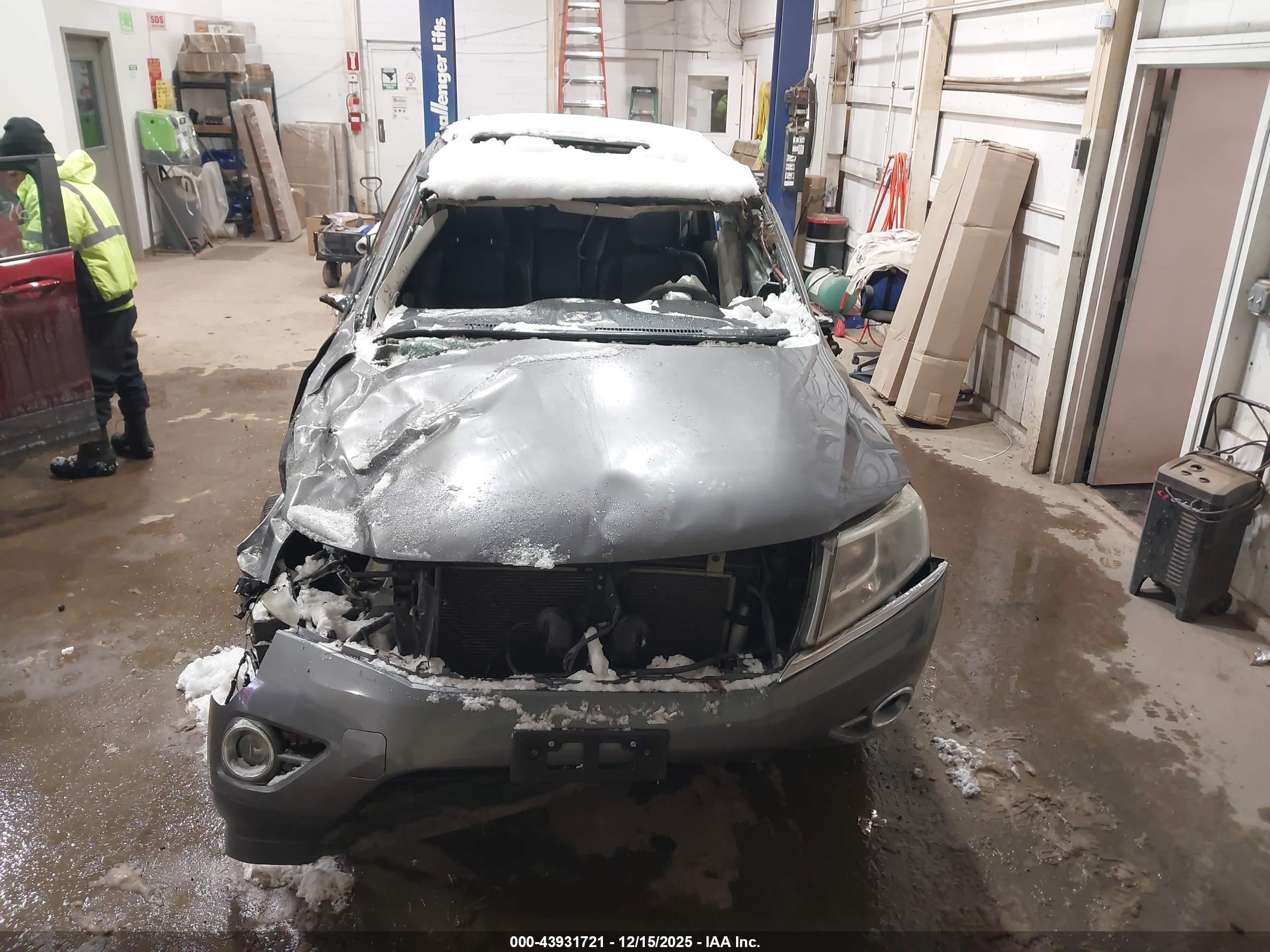 NISSAN PATHFINDER image 6