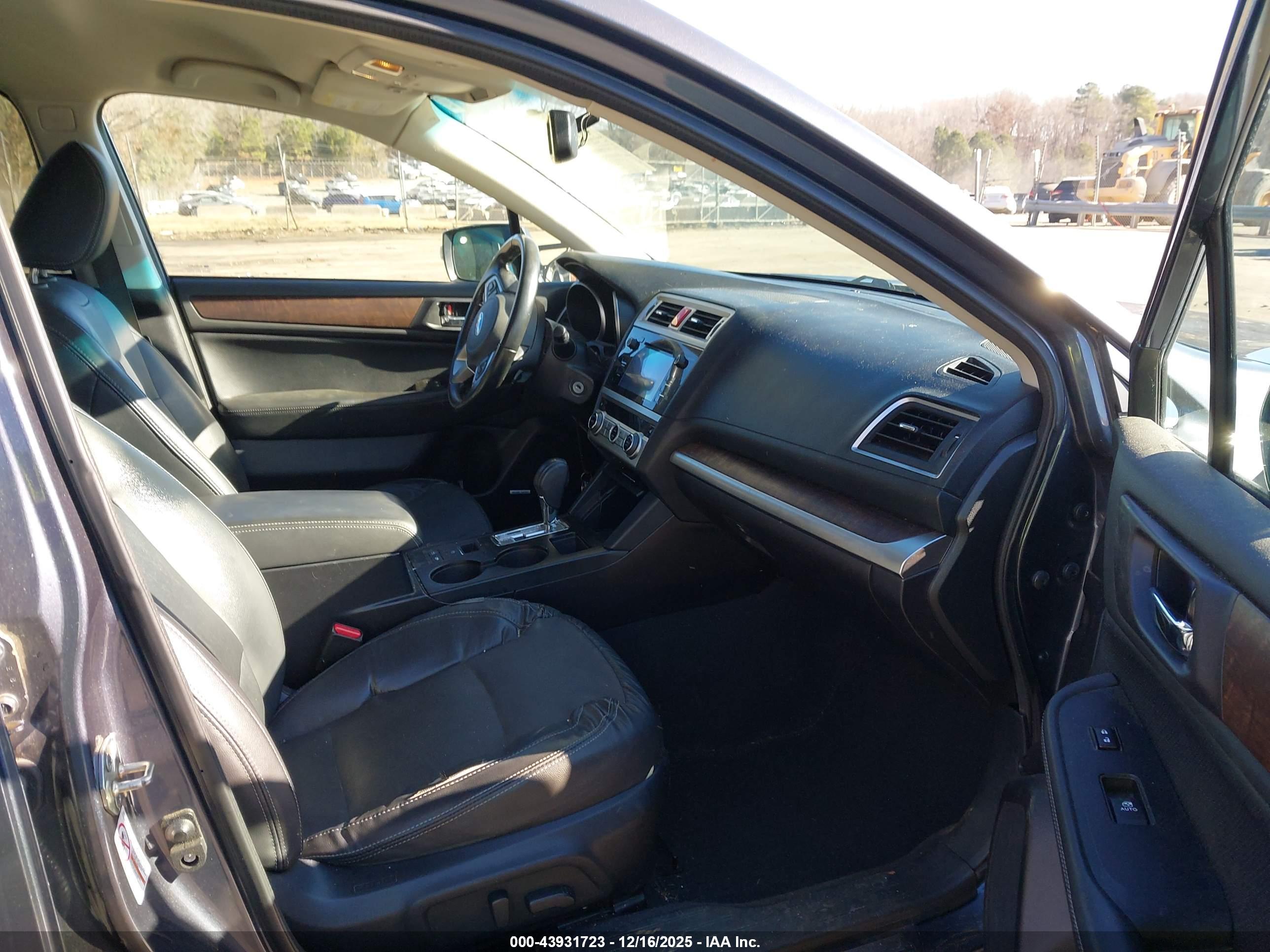 SUBARU OUTBACK image 5