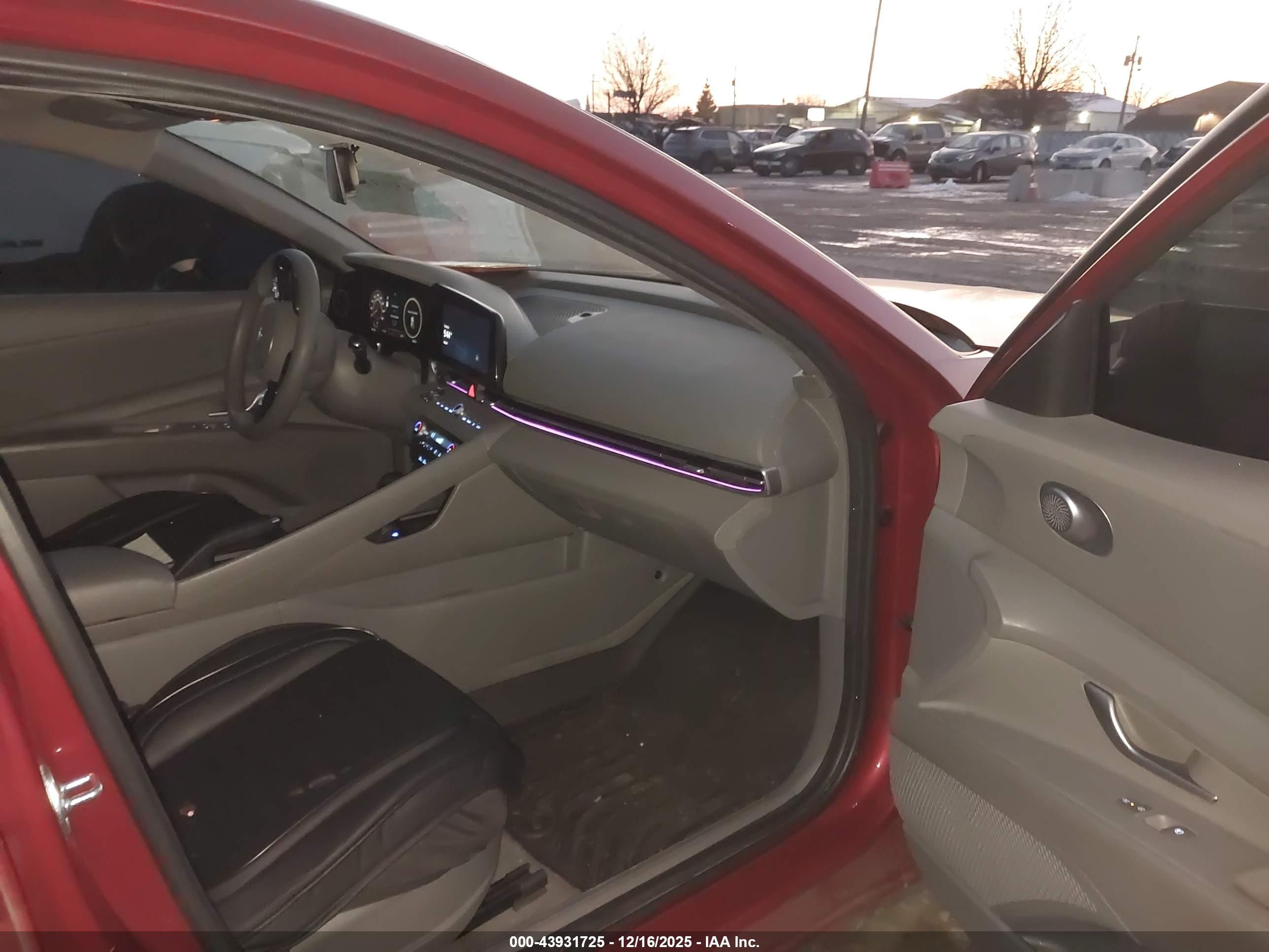 HYUNDAI ELANTRA image 5