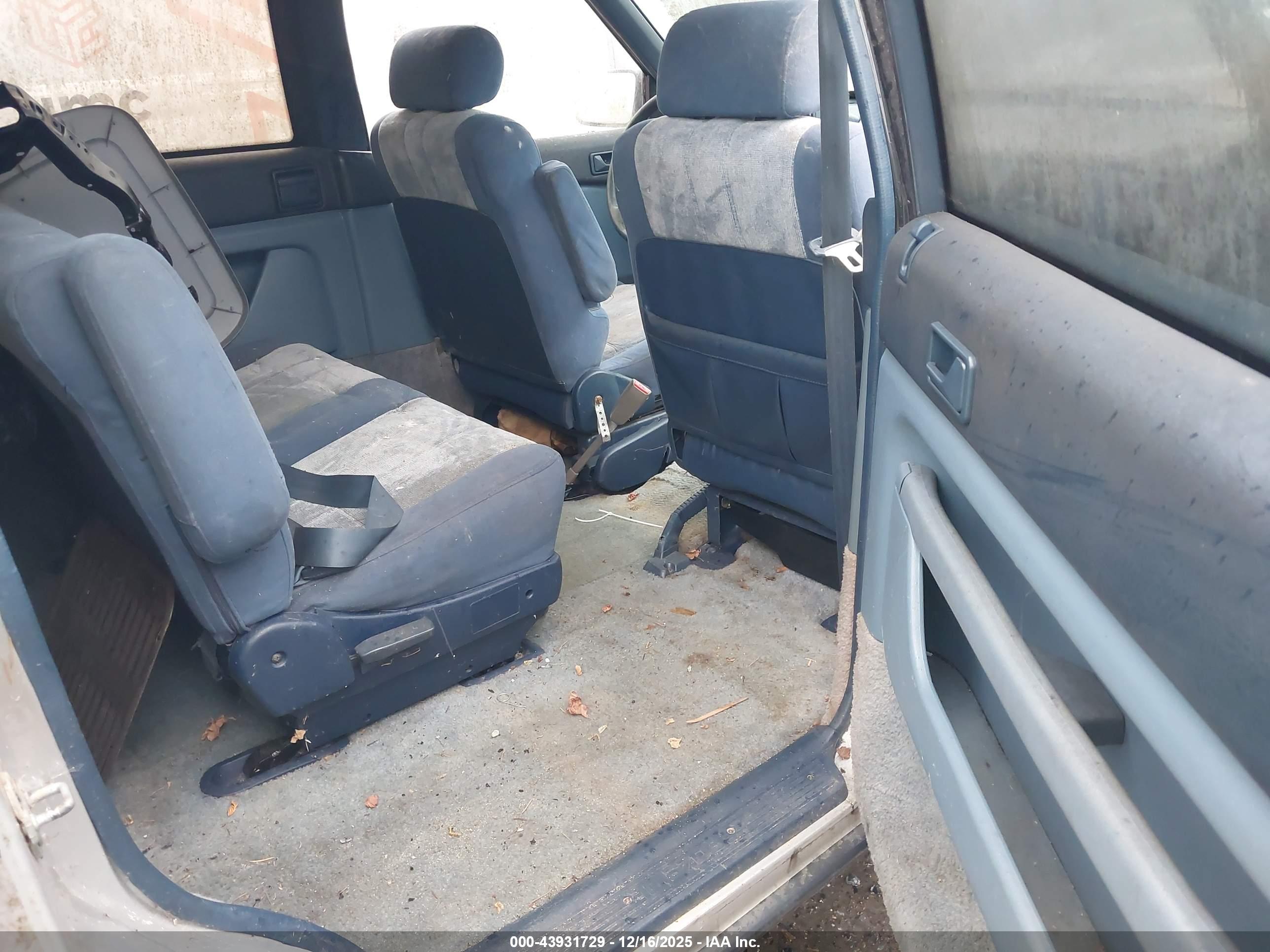 MAZDA MPV image 8