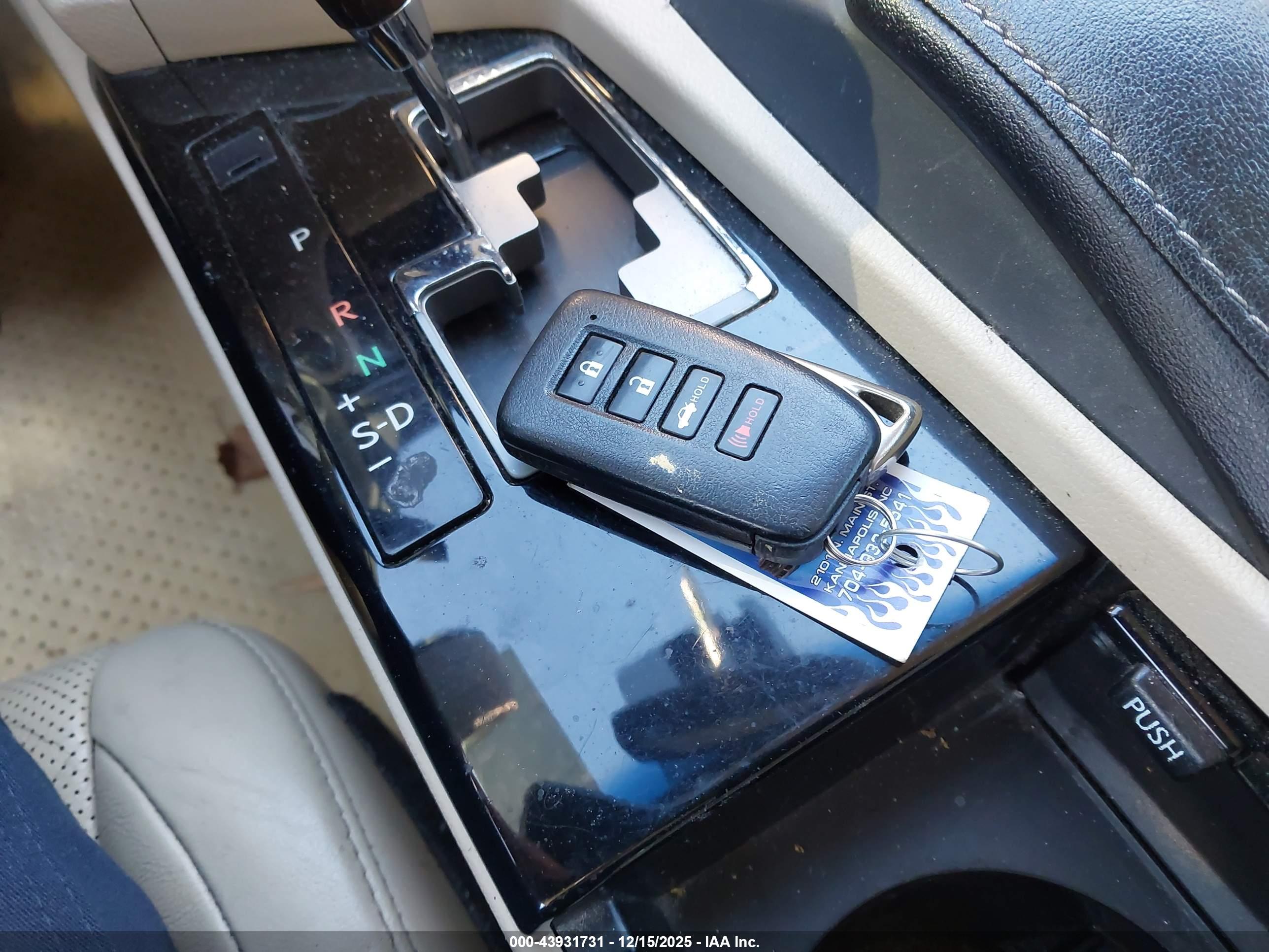 LEXUS ES image 11