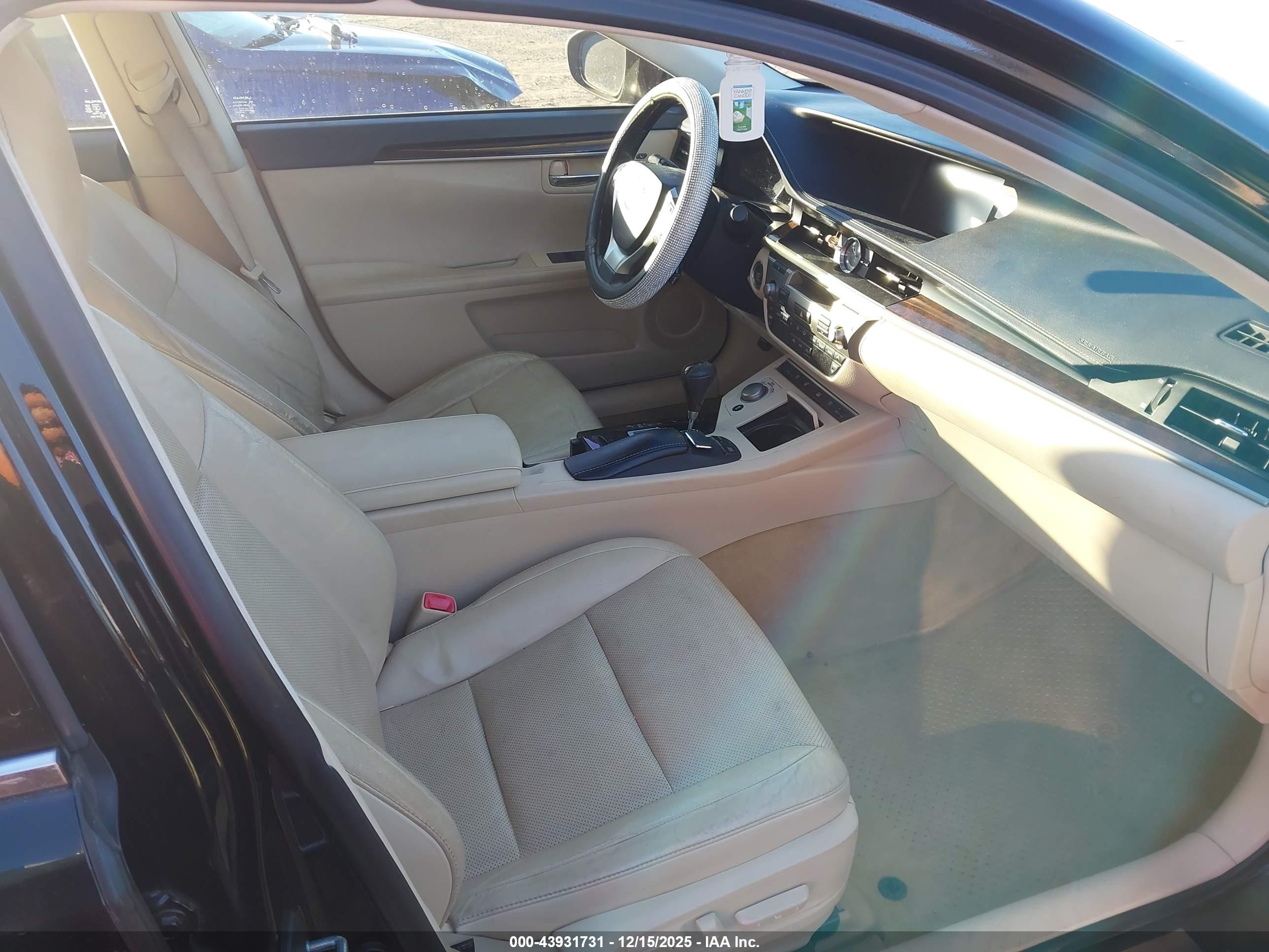 LEXUS ES image 5