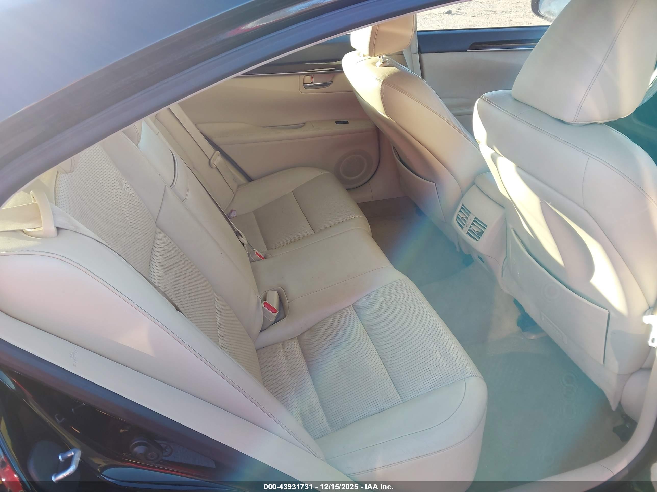 LEXUS ES image 8