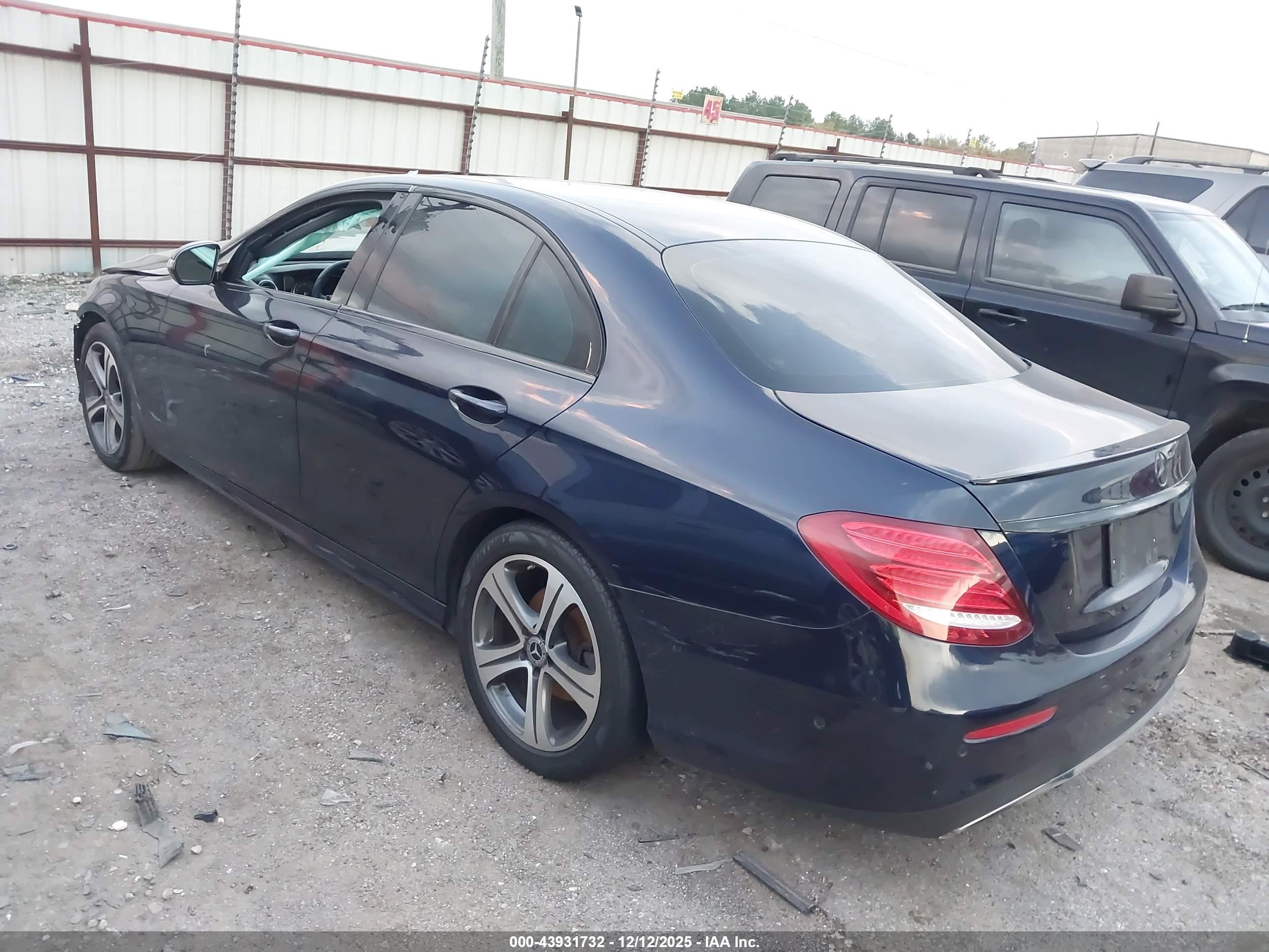 MERCEDES-BENZ E image 3