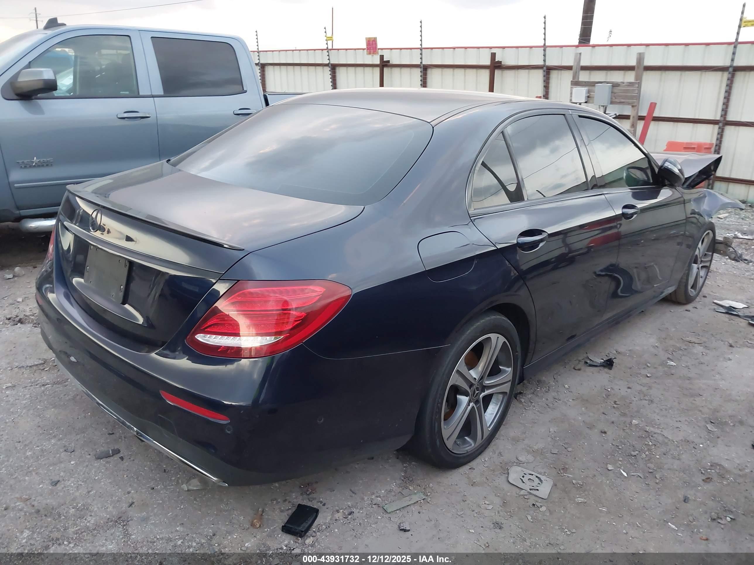 MERCEDES-BENZ E image 4