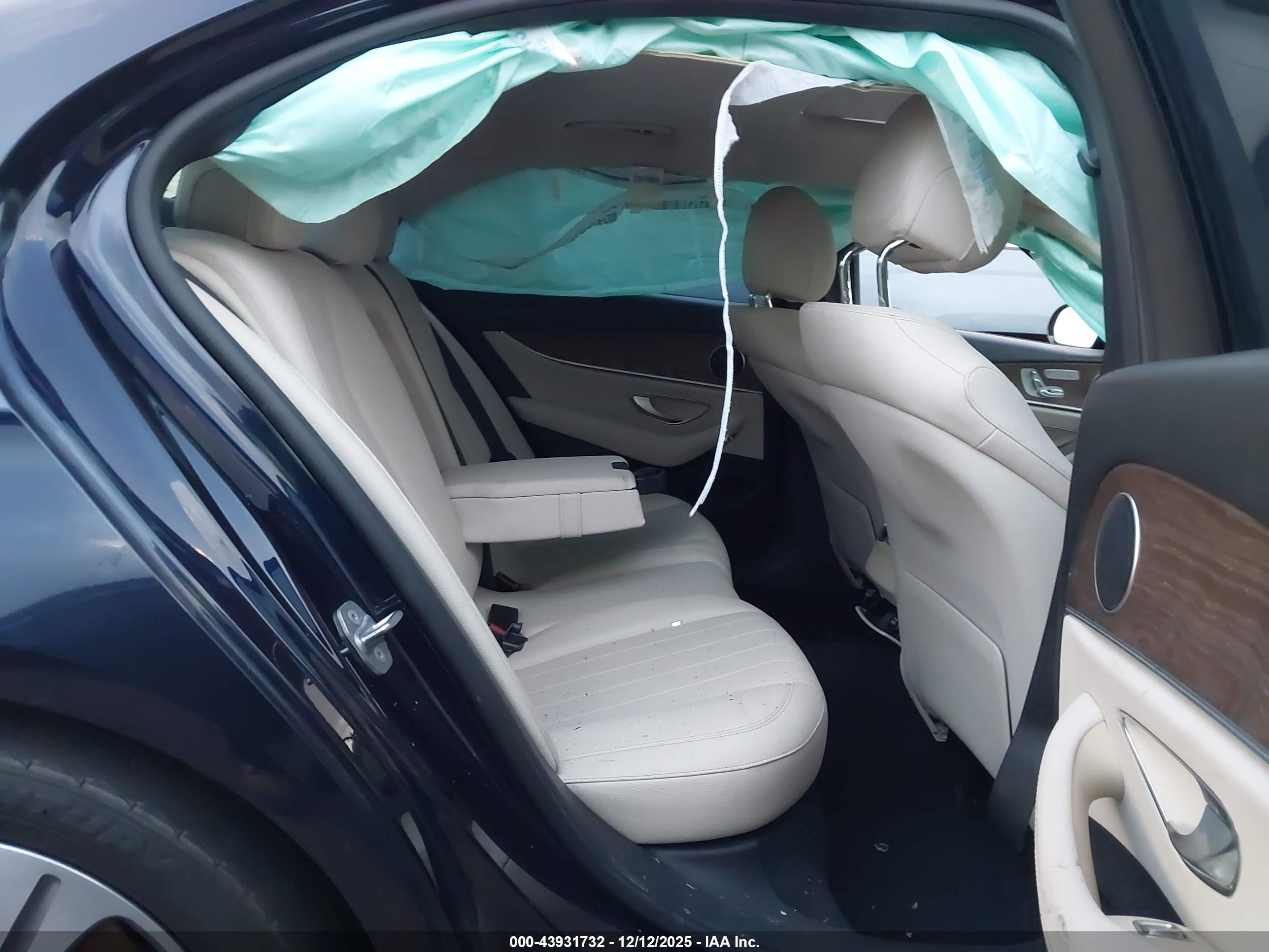 MERCEDES-BENZ E image 8