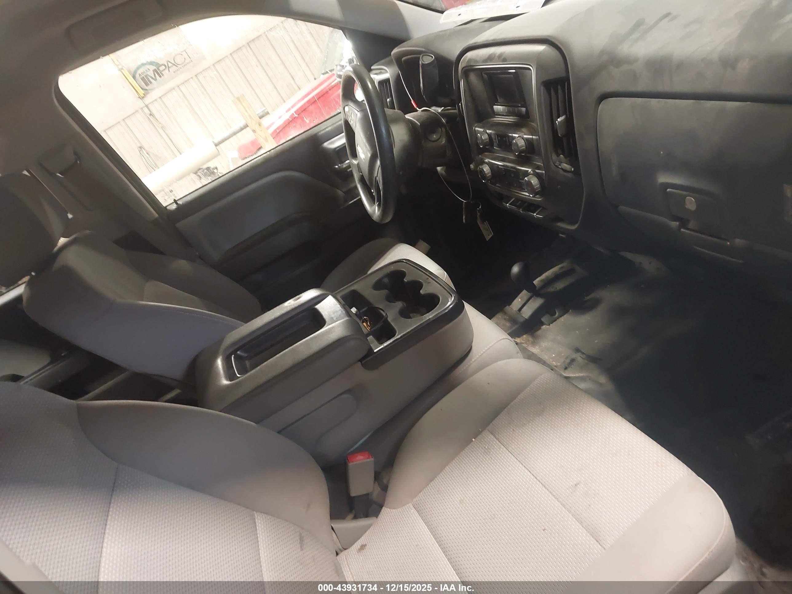 CHEVROLET SILVERADO image 5