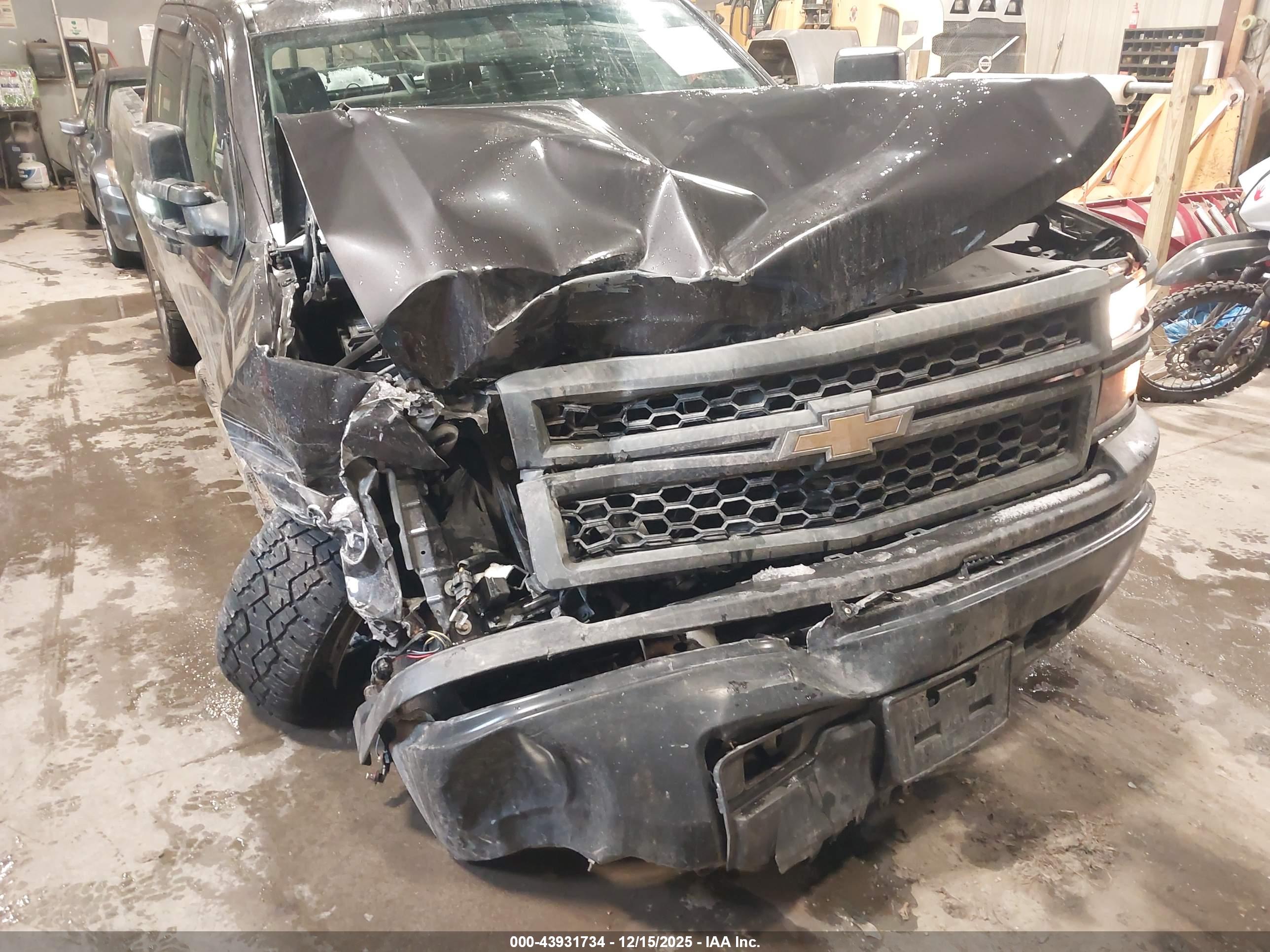 CHEVROLET SILVERADO image 6