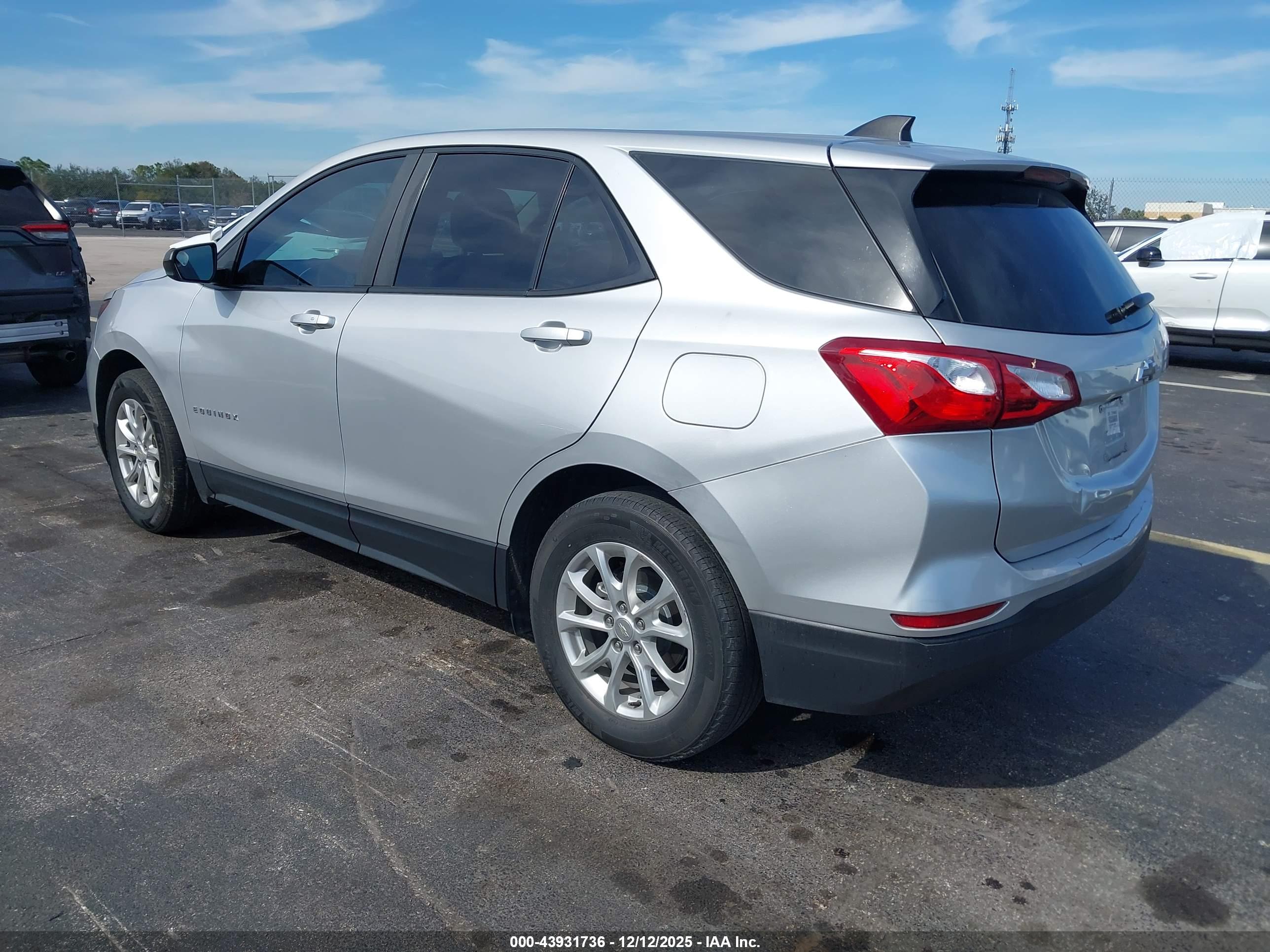 CHEVROLET EQUINOX image 3