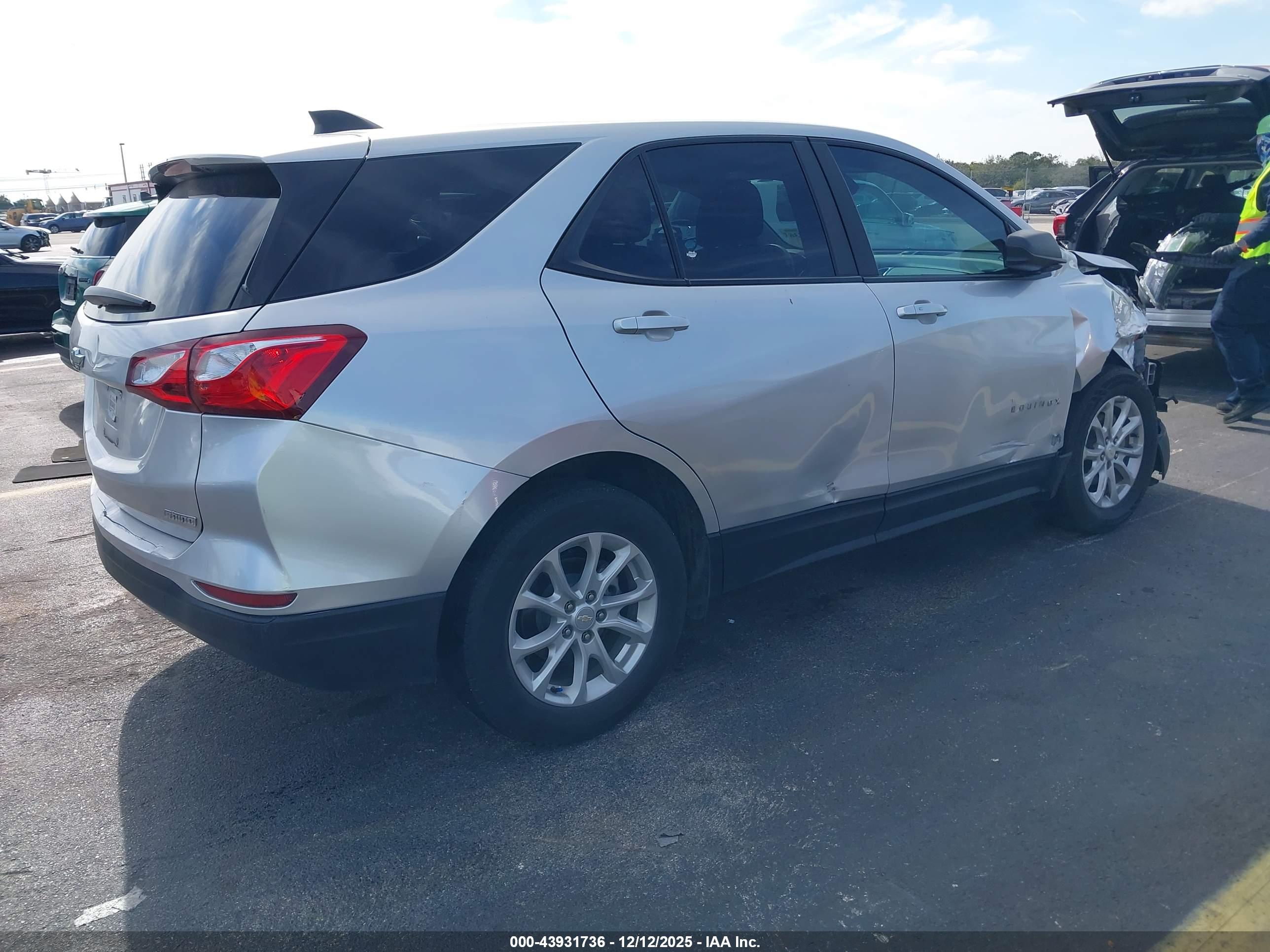 CHEVROLET EQUINOX image 4