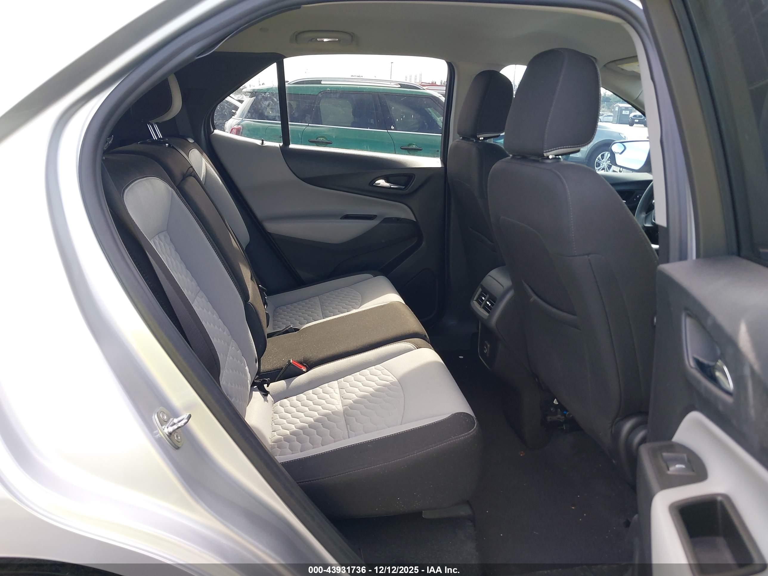 CHEVROLET EQUINOX image 8