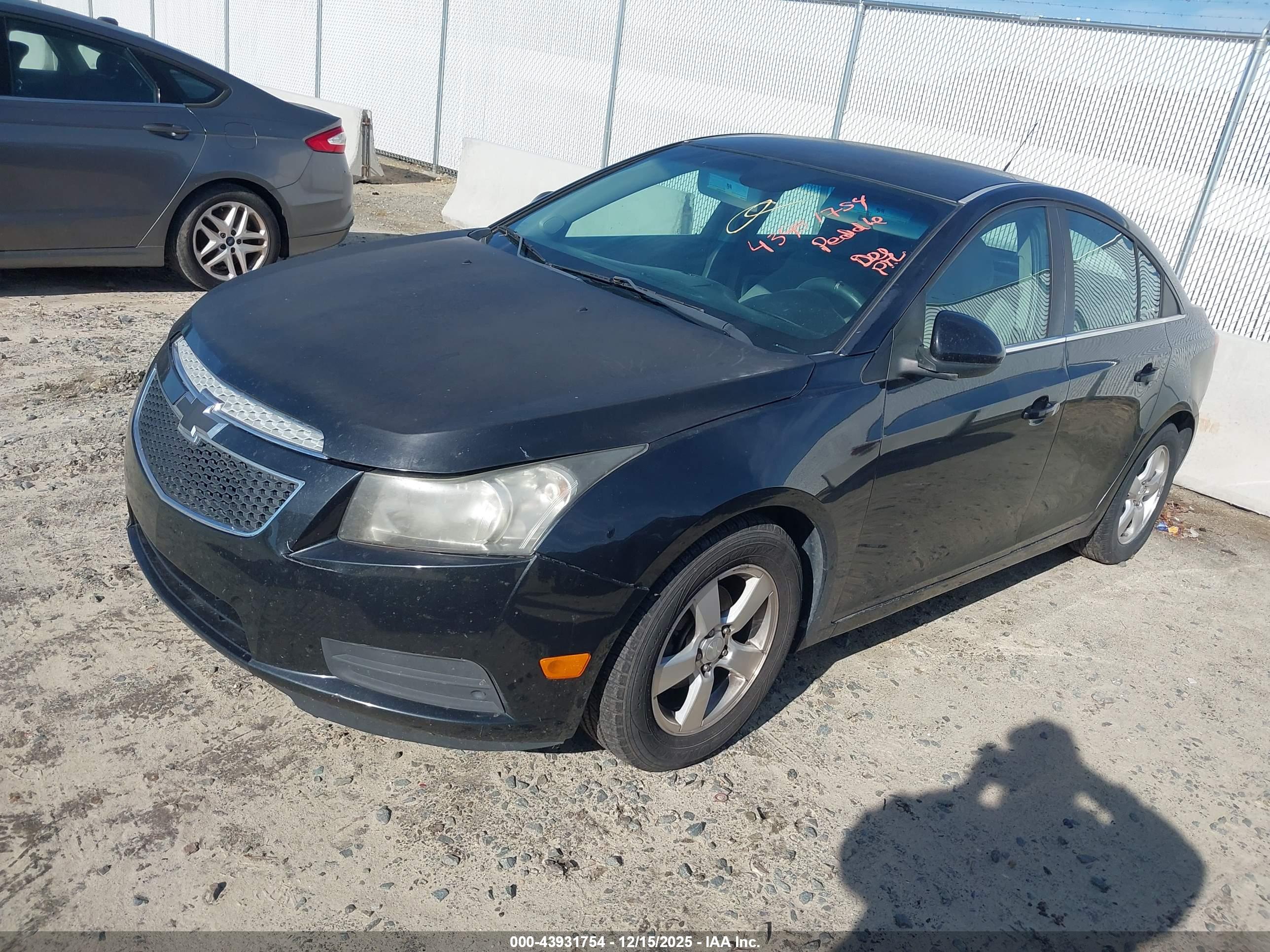 CHEVROLET CRUZE image 2