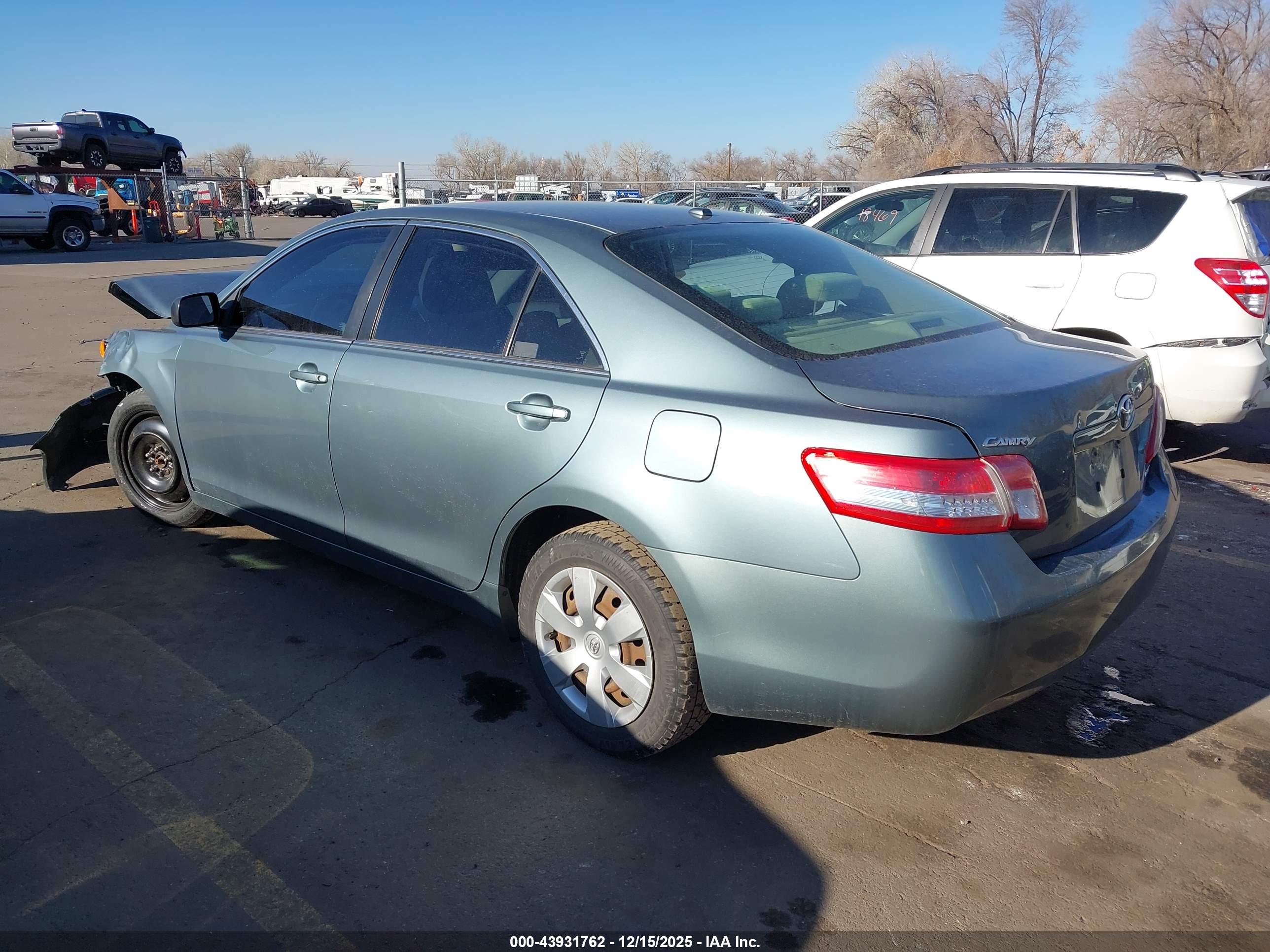 TOYOTA CAMRY image 3