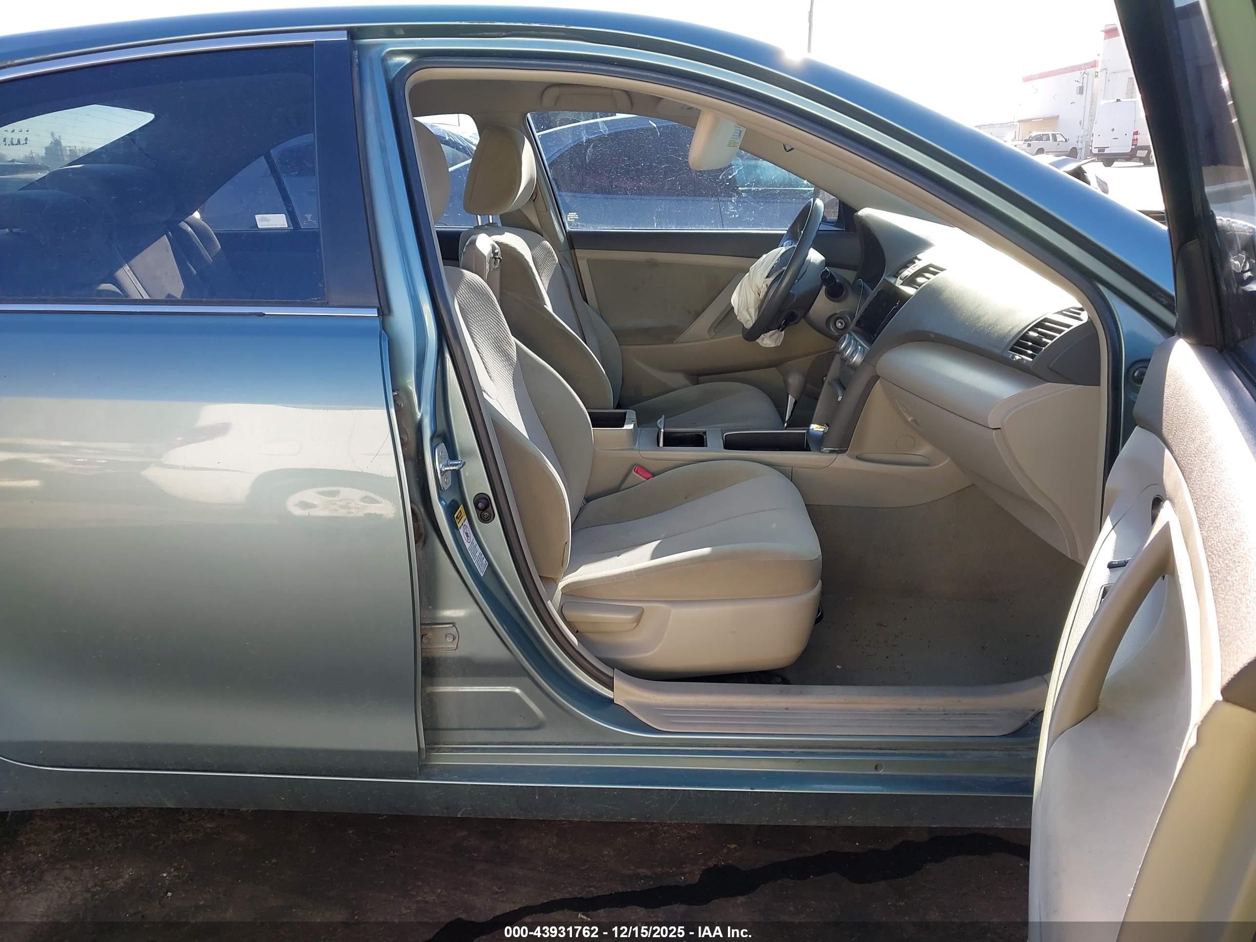 TOYOTA CAMRY image 5