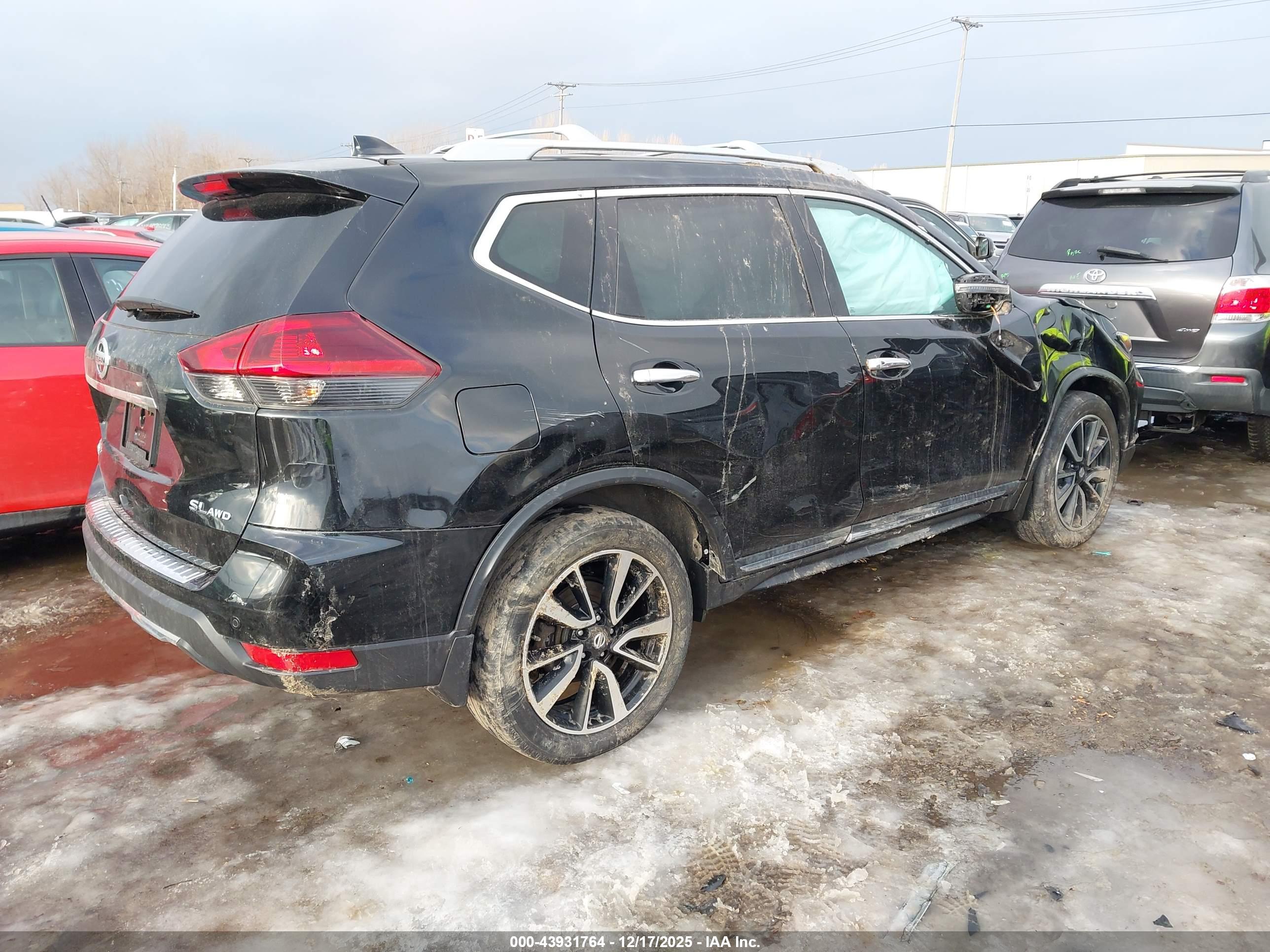 NISSAN ROGUE image 4