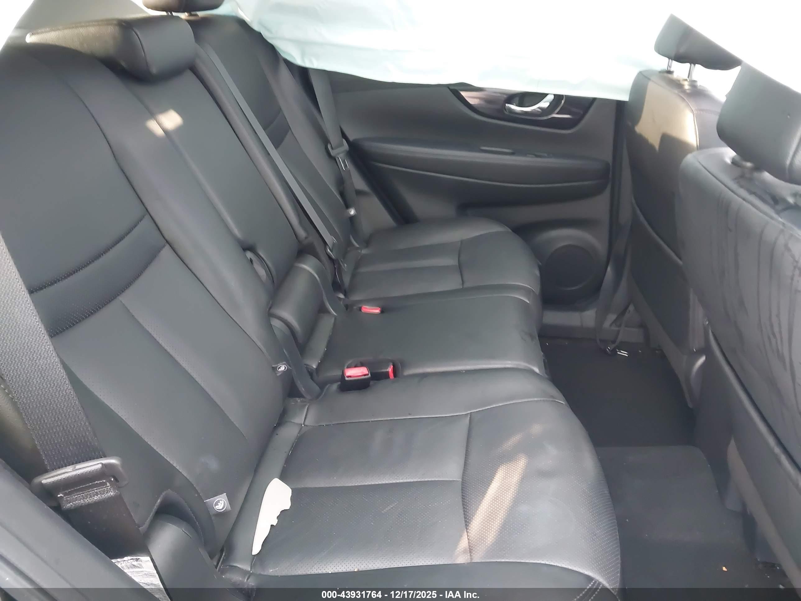 NISSAN ROGUE image 8