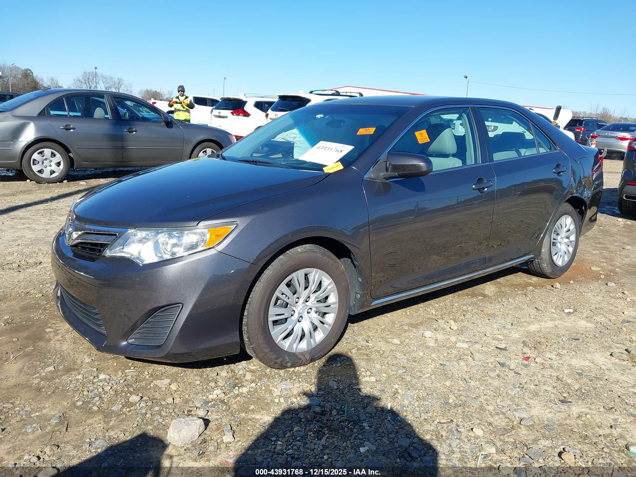 TOYOTA CAMRY image 2