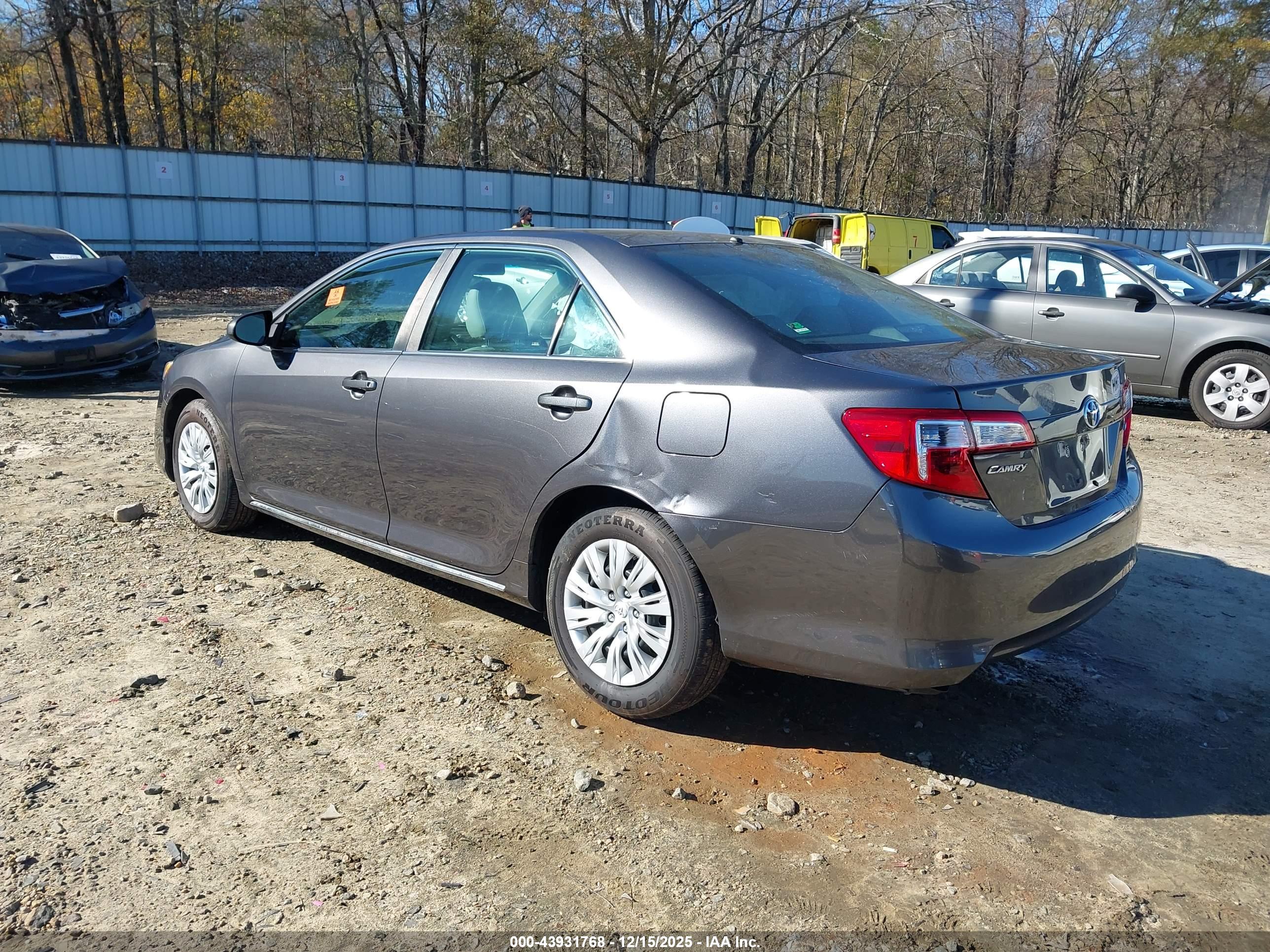 TOYOTA CAMRY image 3