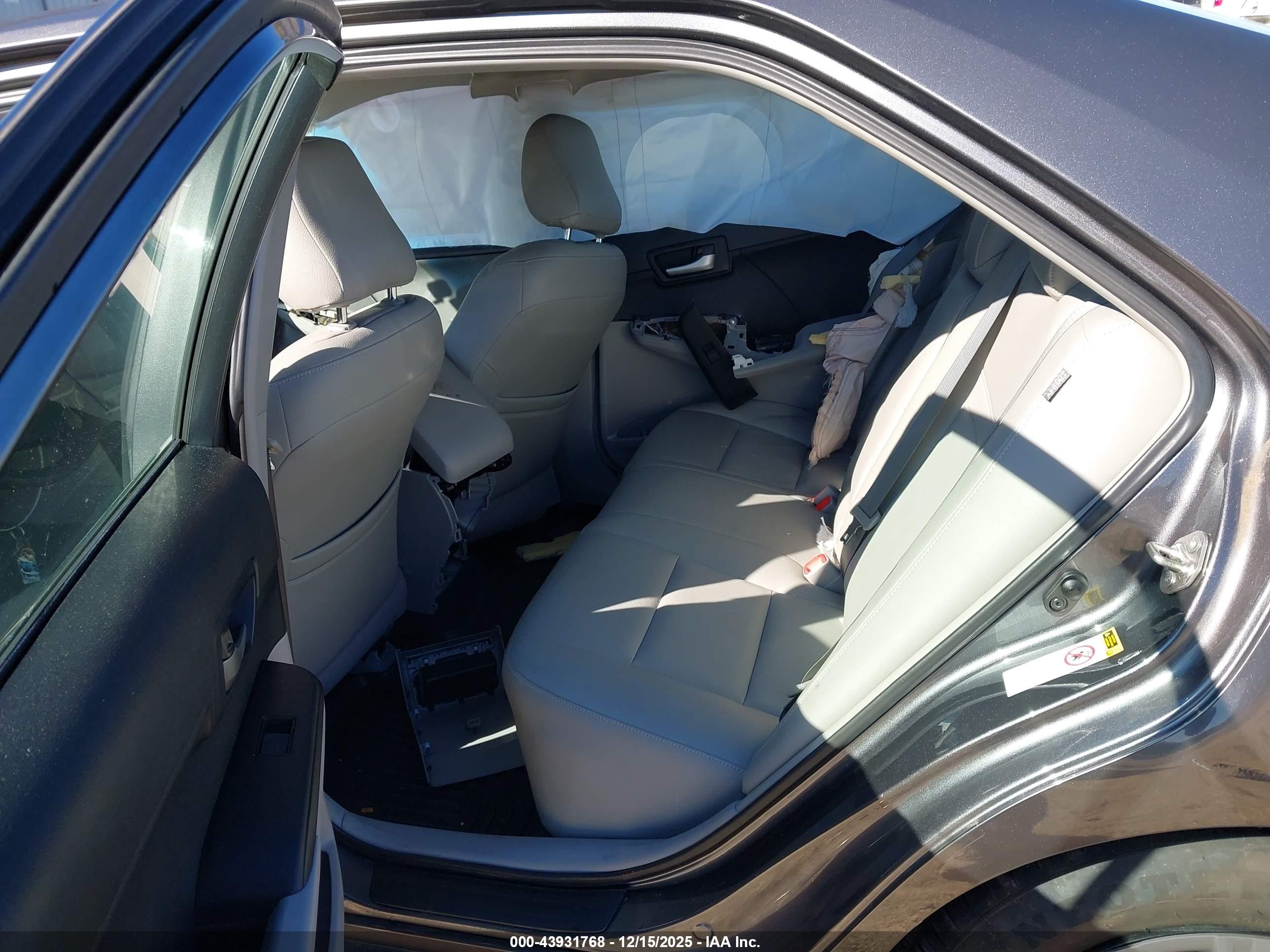 TOYOTA CAMRY image 8
