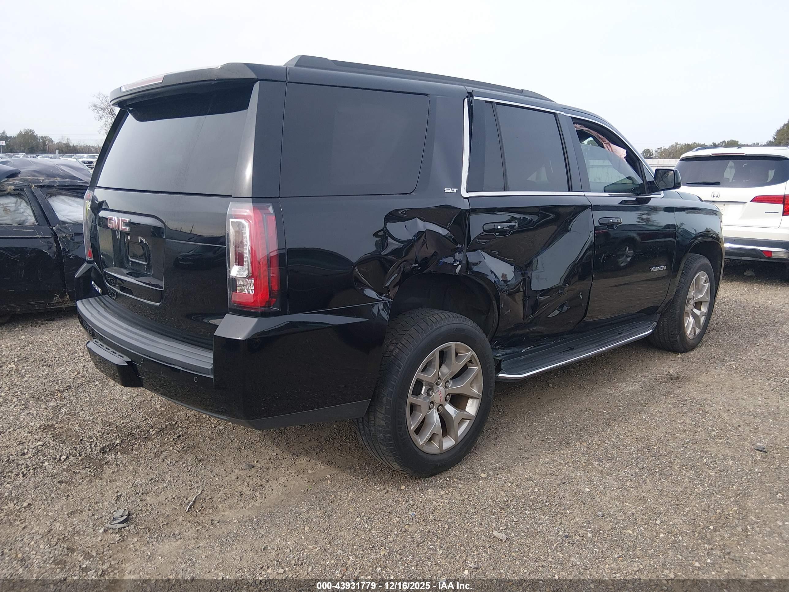 GMC YUKON image 4