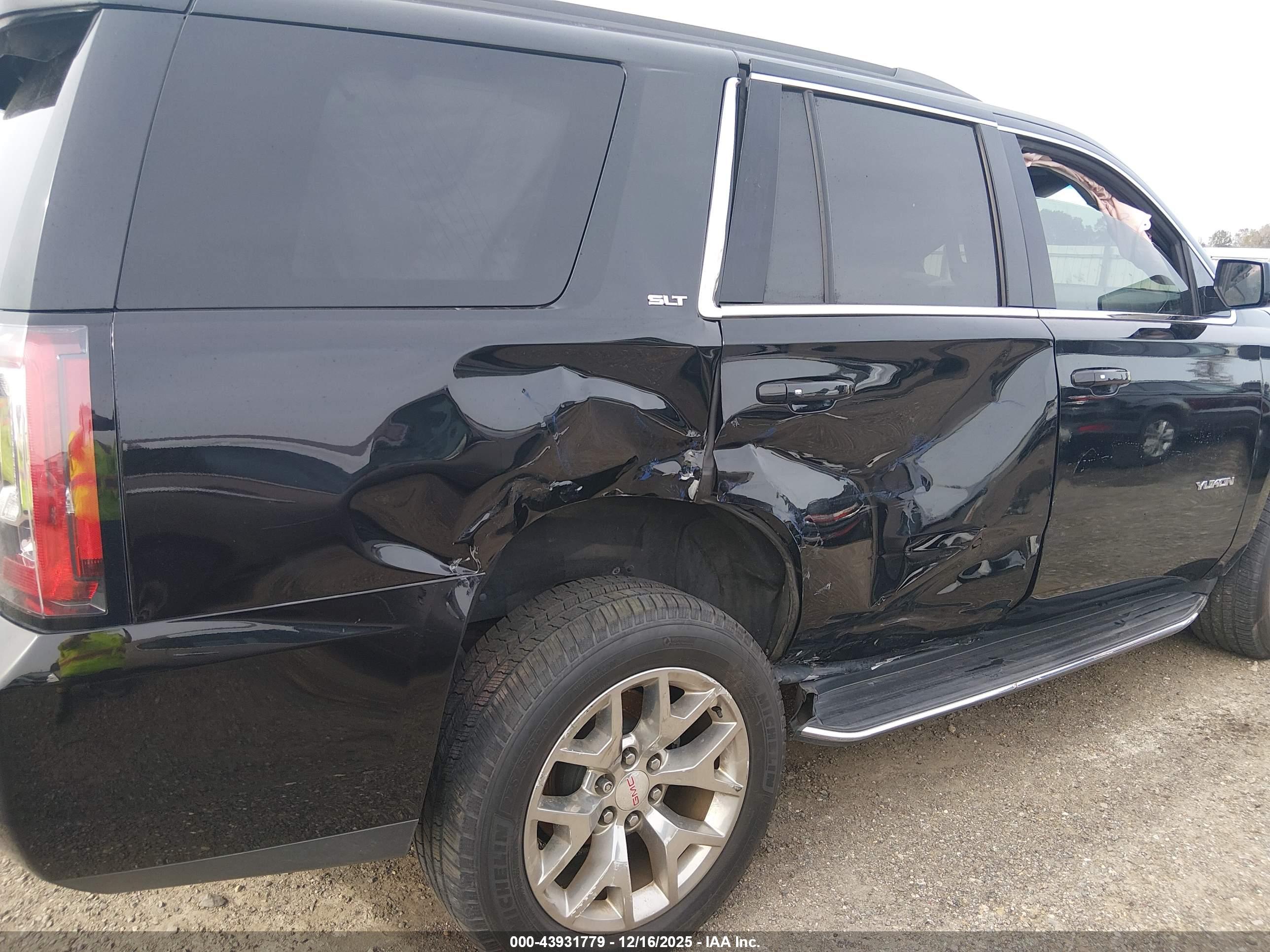 GMC YUKON image 6