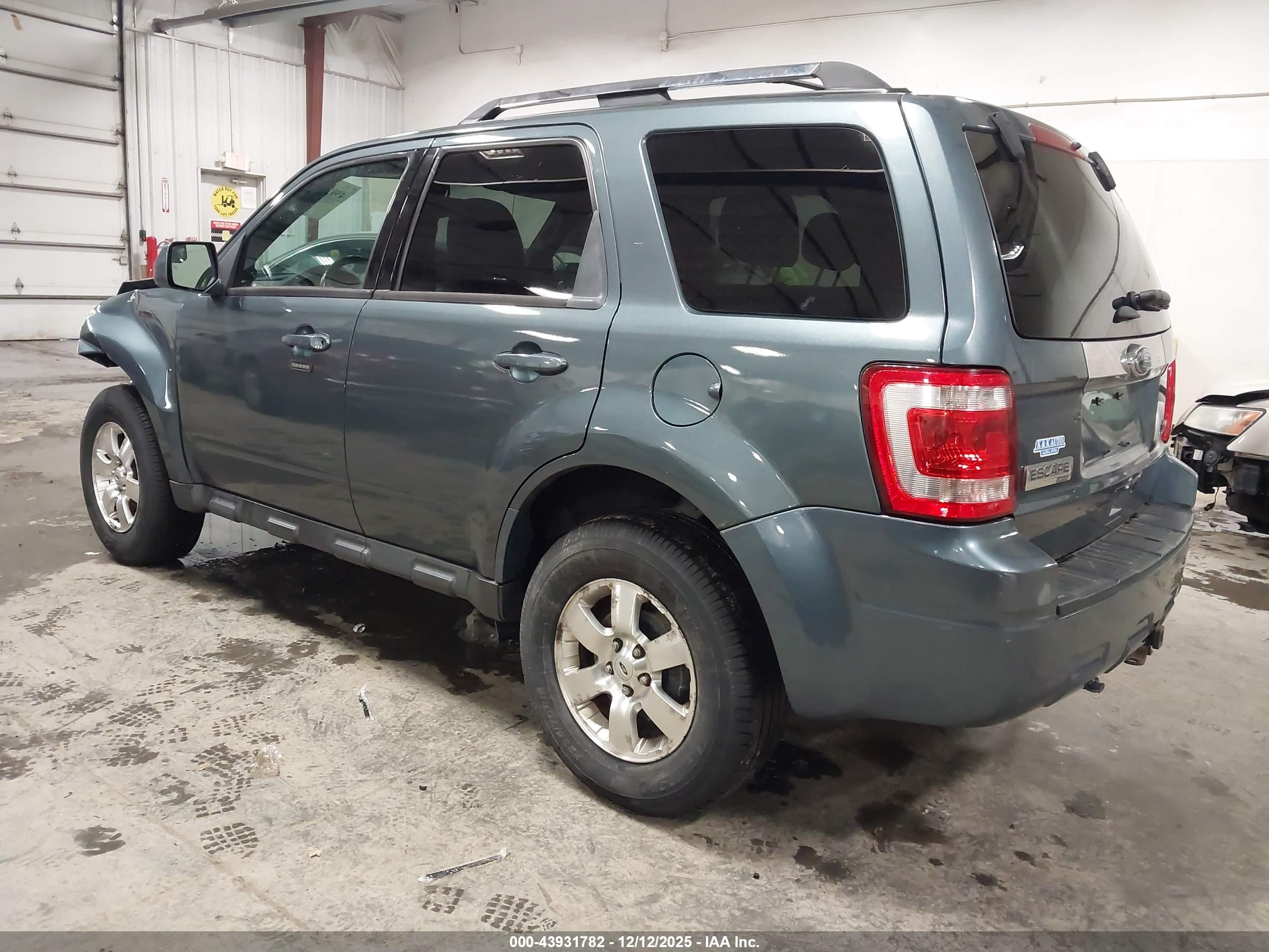 FORD ESCAPE image 3