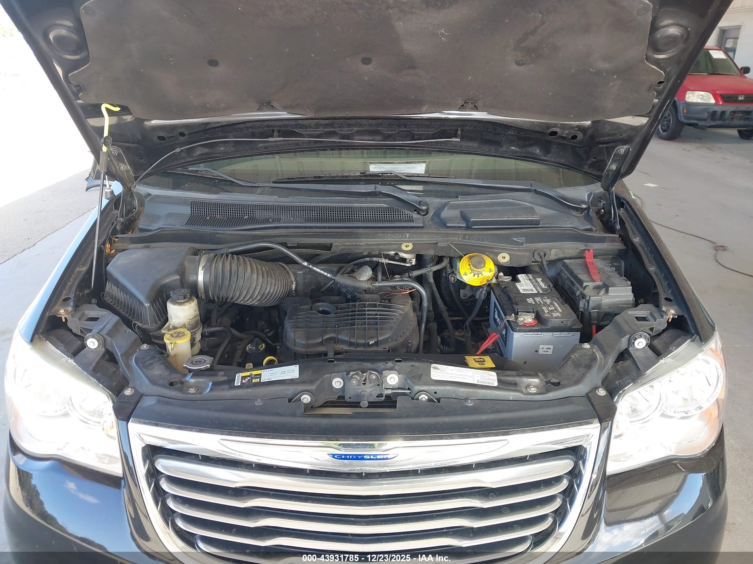 CHRYSLER TOWN image 10