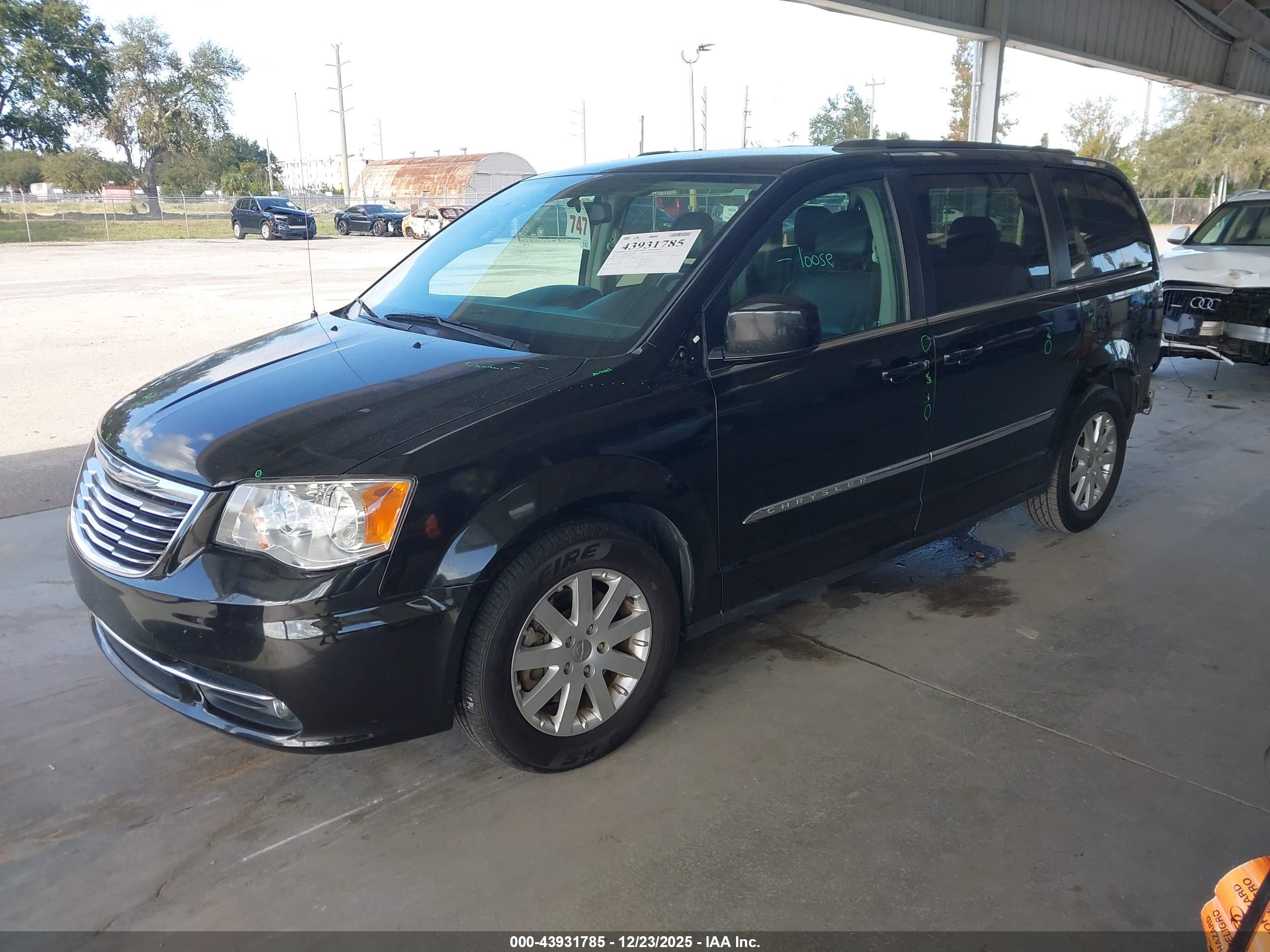 CHRYSLER TOWN image 2
